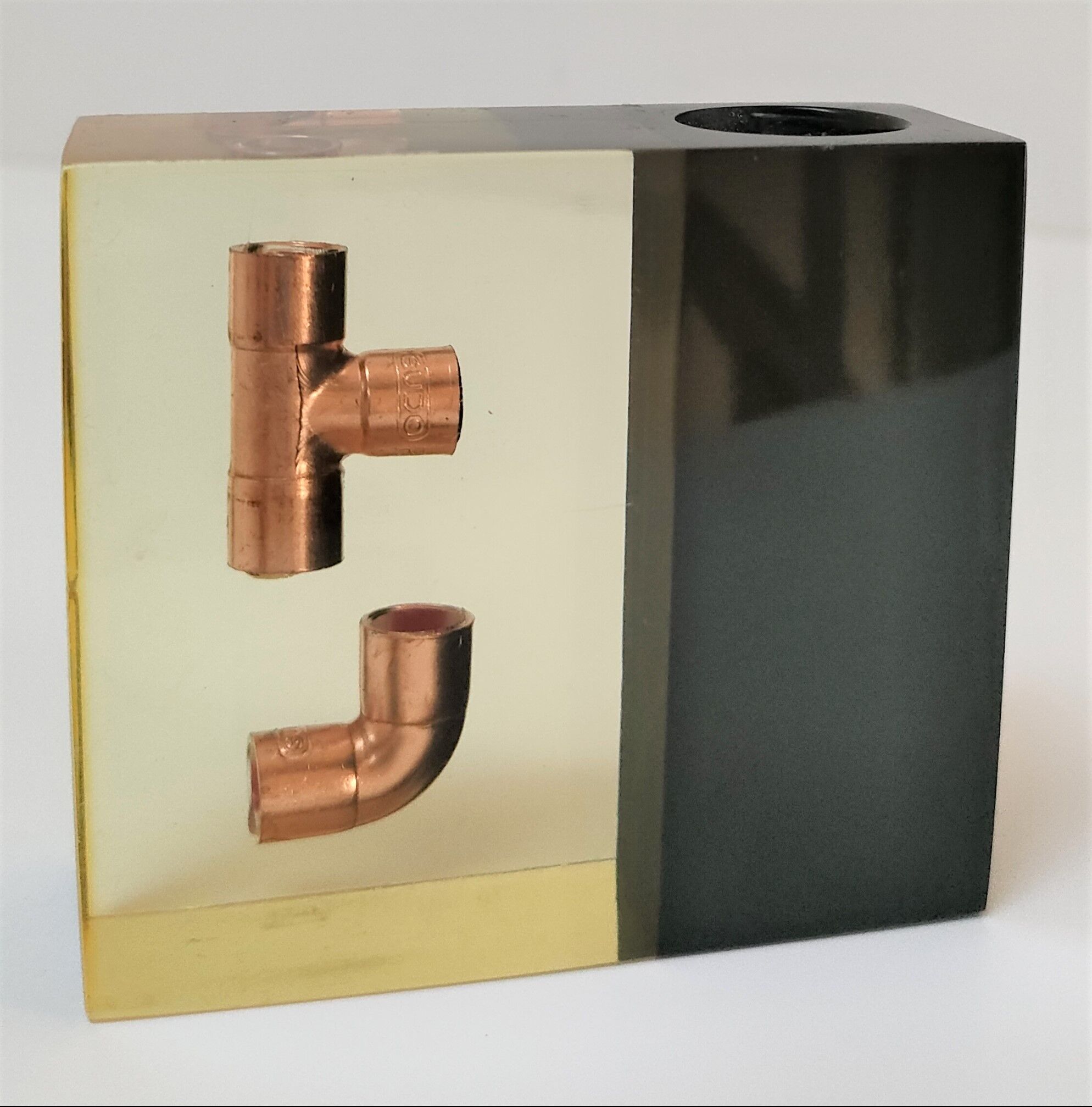 Lighter resin inclusions design 70s