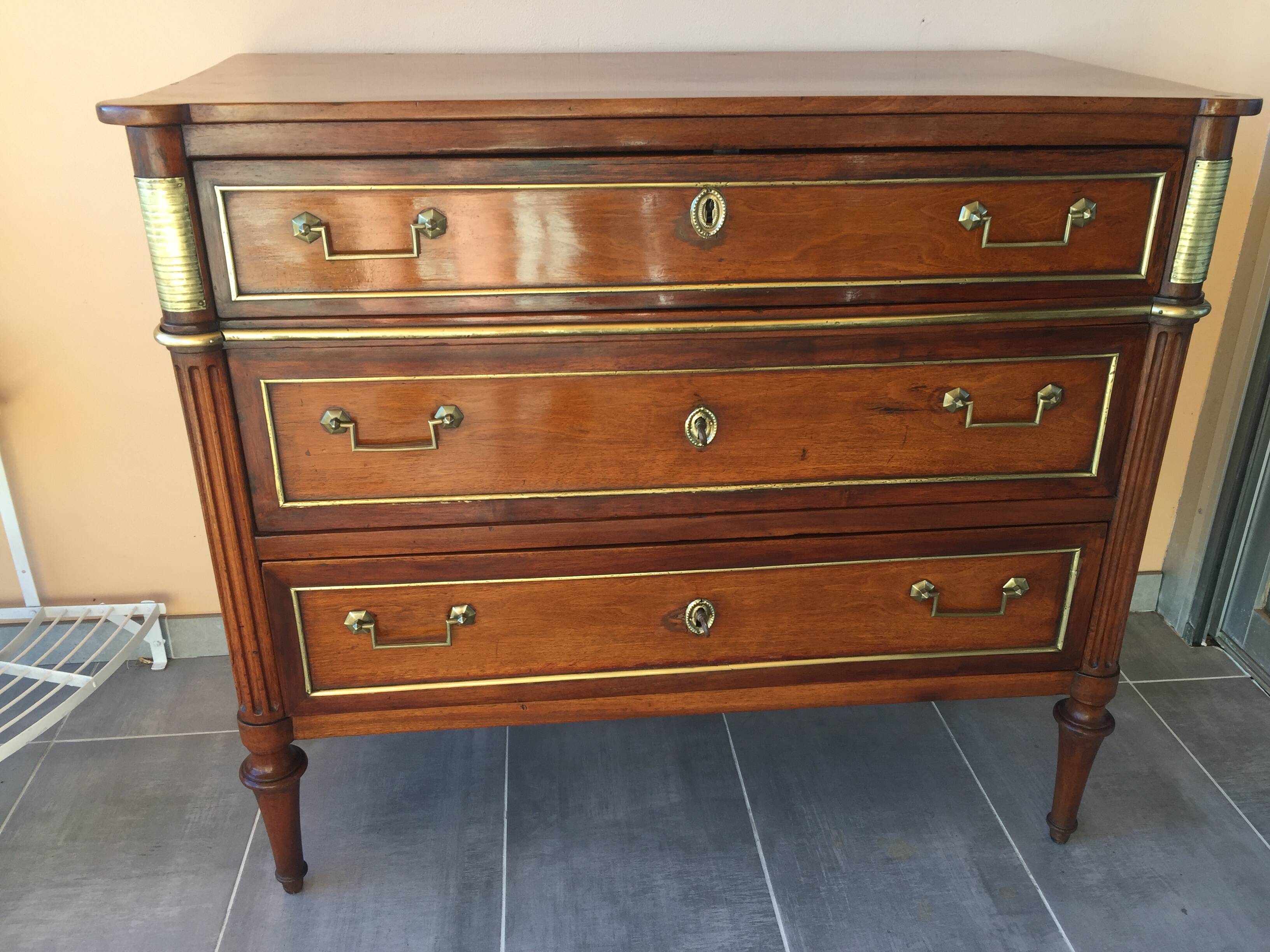 Directory chest of drawers