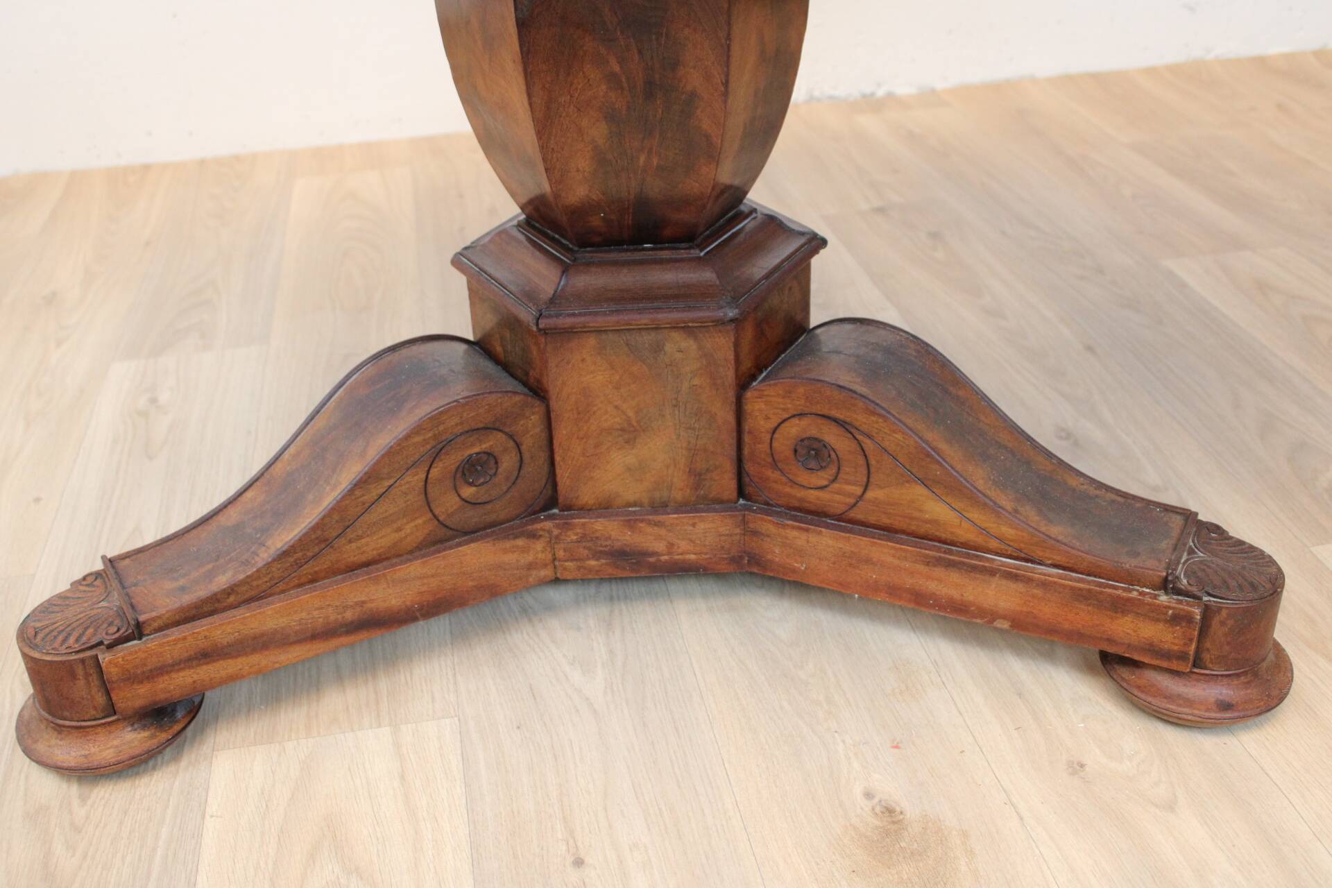 Round Empire style table in Mahogany France