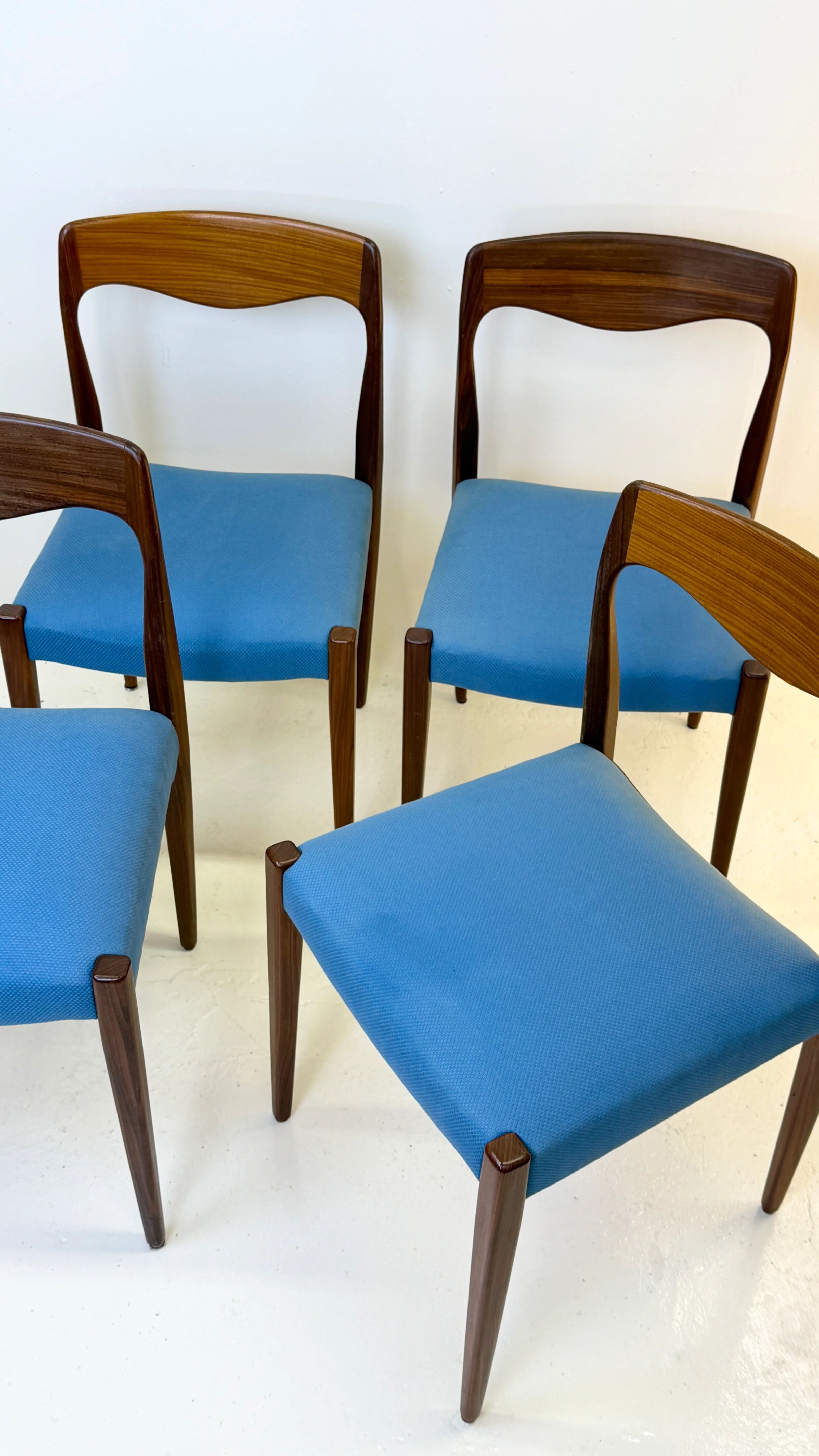 Suite de 4 chaises scandinaves, 1960s