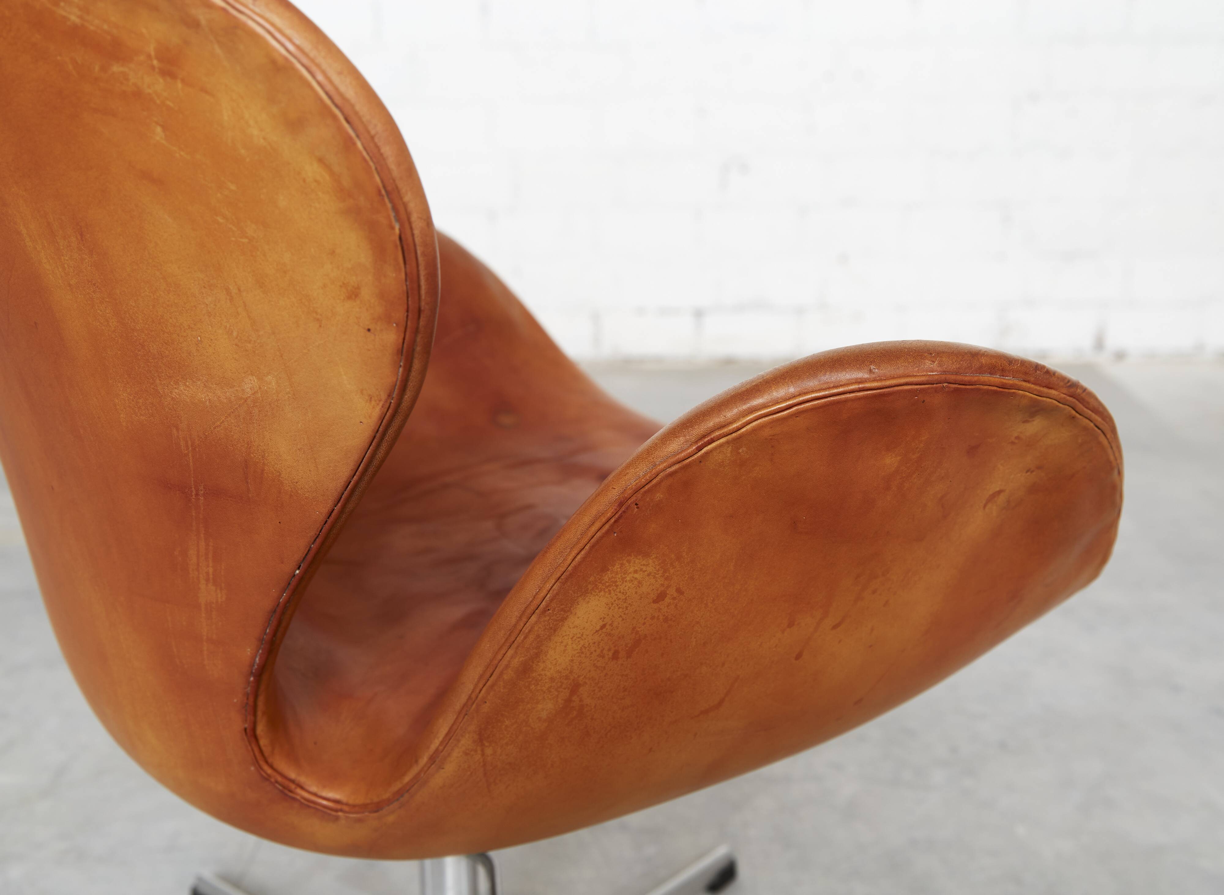 Swan Chair by Arne Jacobsen for Fritz Hansen