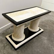 Table console en rotin organique Howard Dilday des années 1970 avec bordure laquée noire.