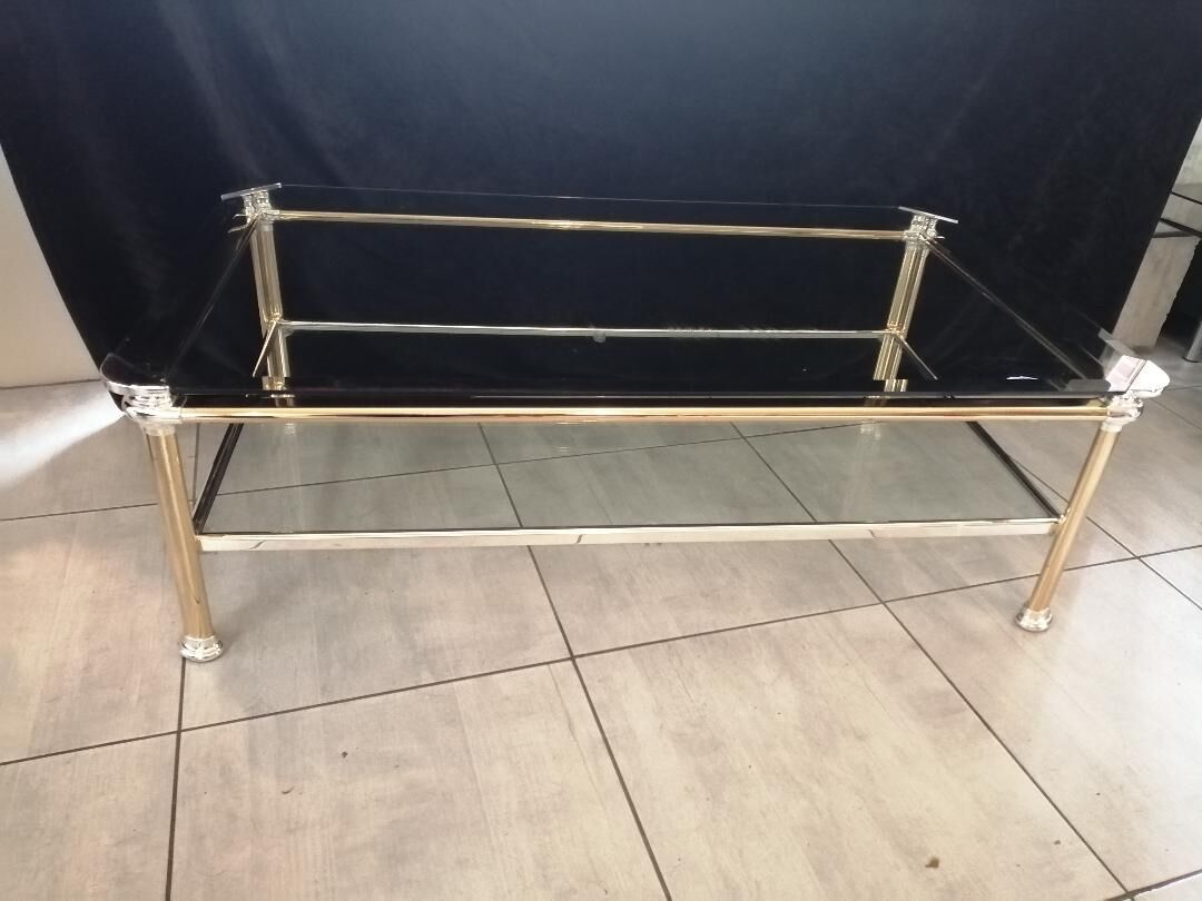 Vintage coffee table with 2 trails