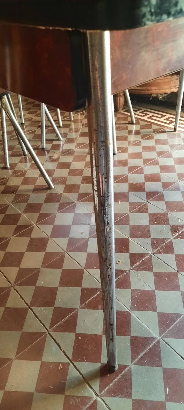 Table chaises et tabourets formica
