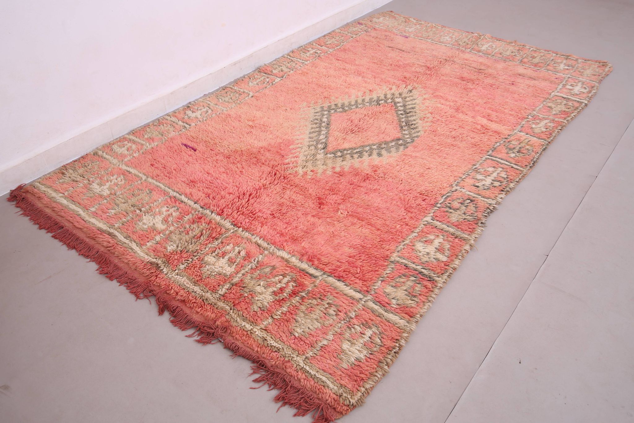 Peach Vintage Moroccan Rug 166 x 277 cm - Berber Wool Rug - Handmade Rug