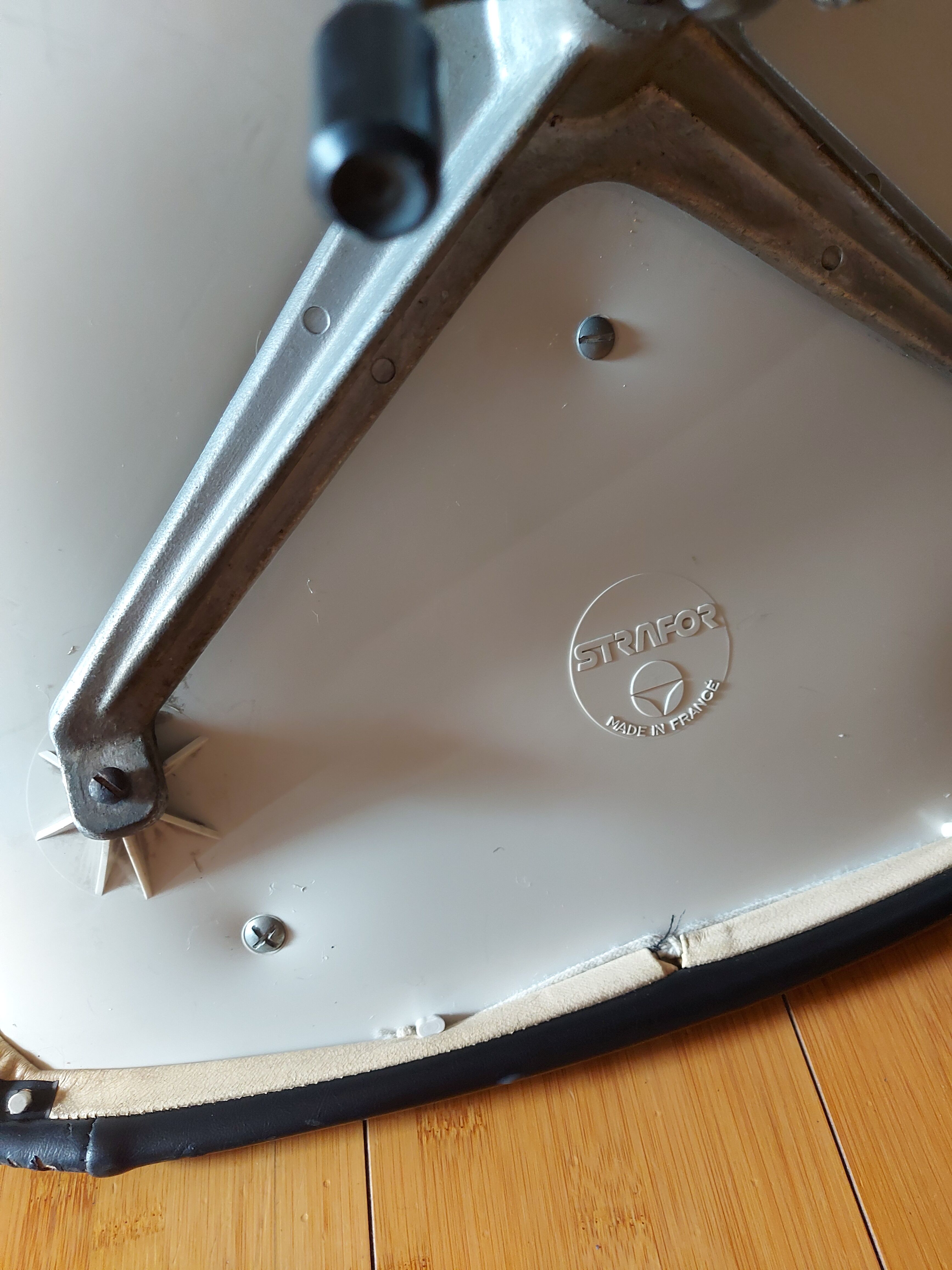 Strafor swivel-hulled office chair