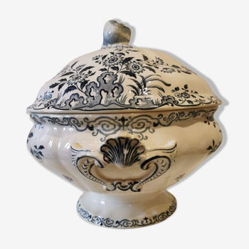 Soup pot Sarreguemines late nineteenth early twentieth century