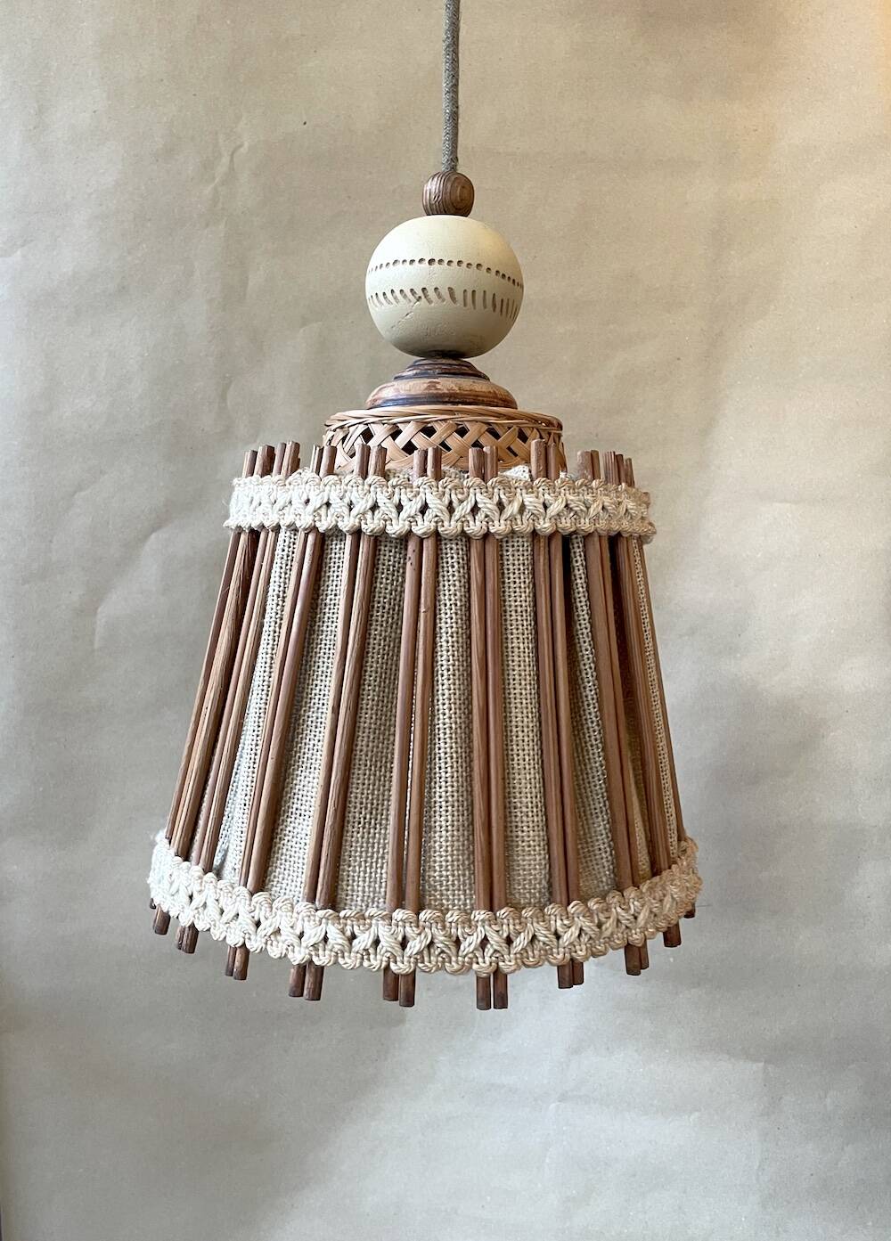 Suspension naturelle en bois et jute