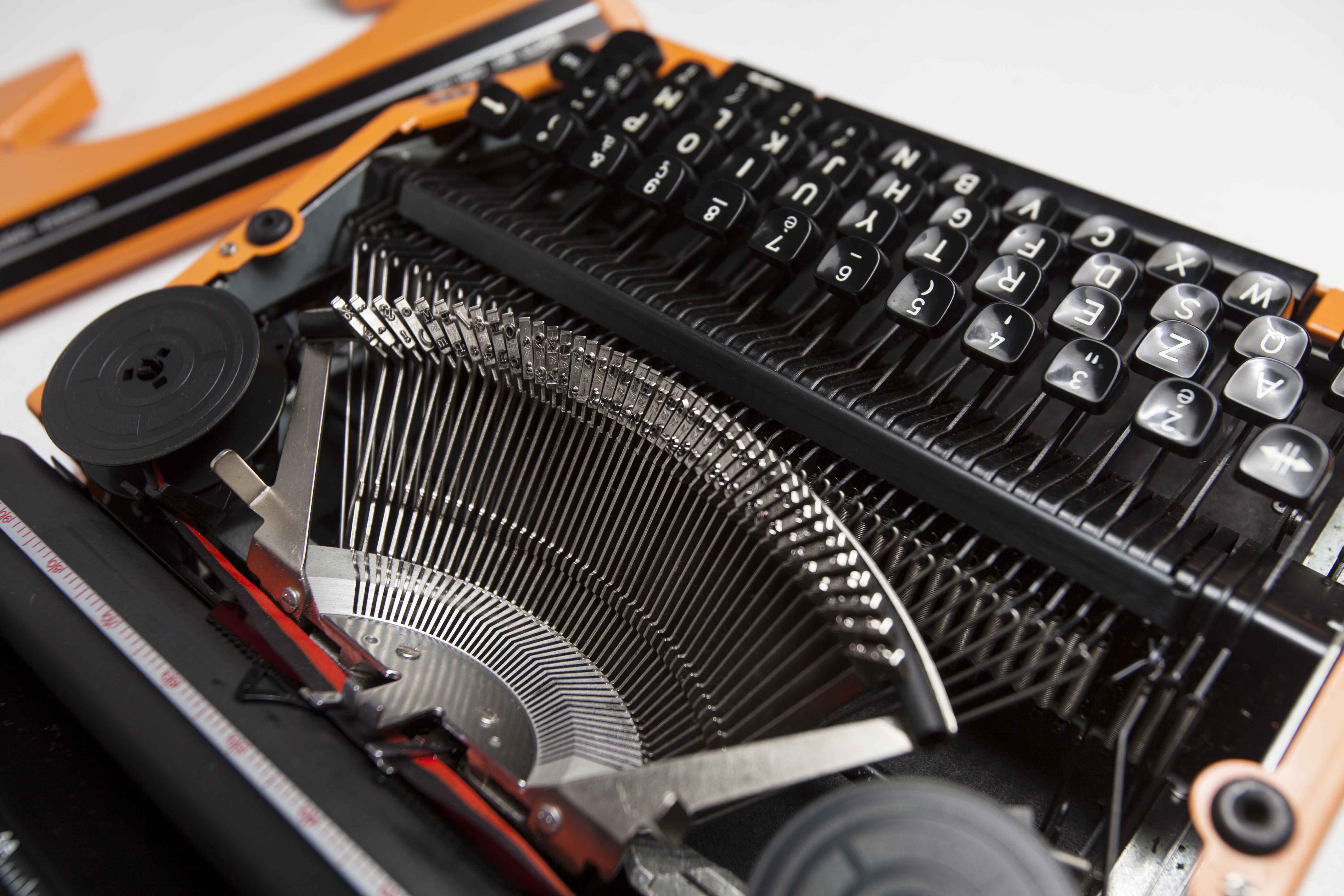 Silver Reed Sr 180 revised Luxury Typewriter and New Ribbon