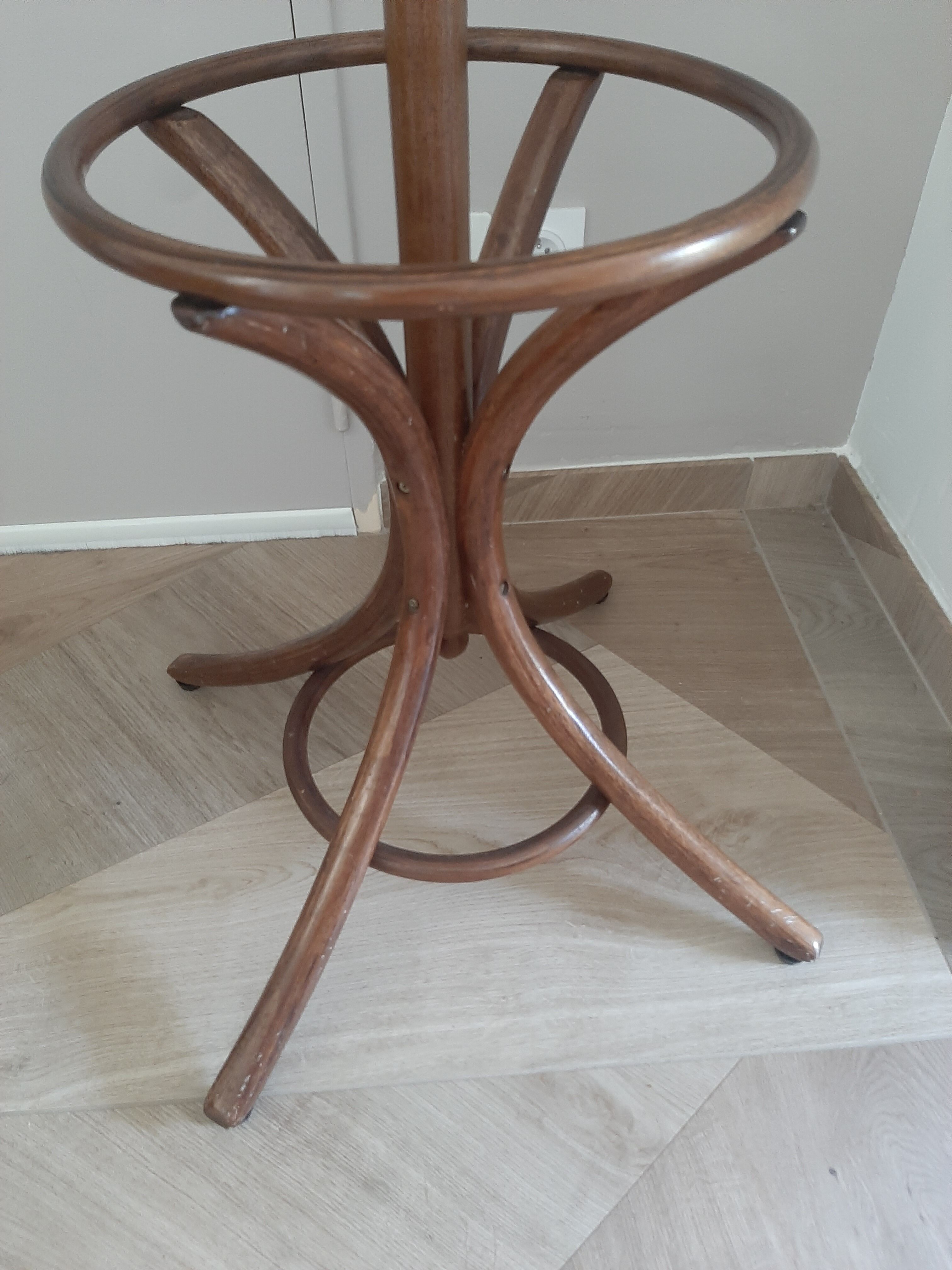 Wooden parrot coat rack - old style curved wood - 12 bells