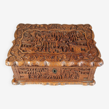 Ancien coffret / boite bois sculpté de scènes animés Chine XIXe siècle SB265