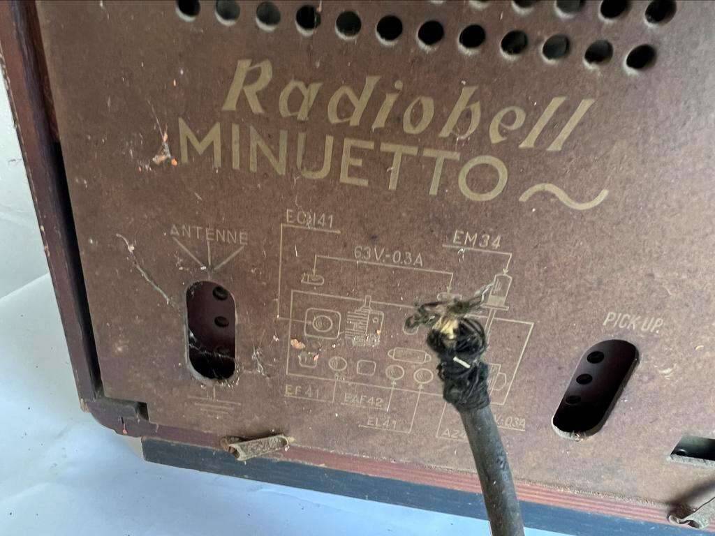 Vintage wooden radio radiobell