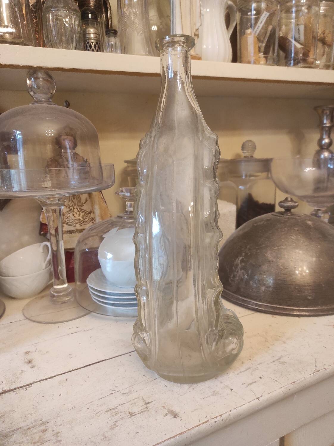Molded glass bottle