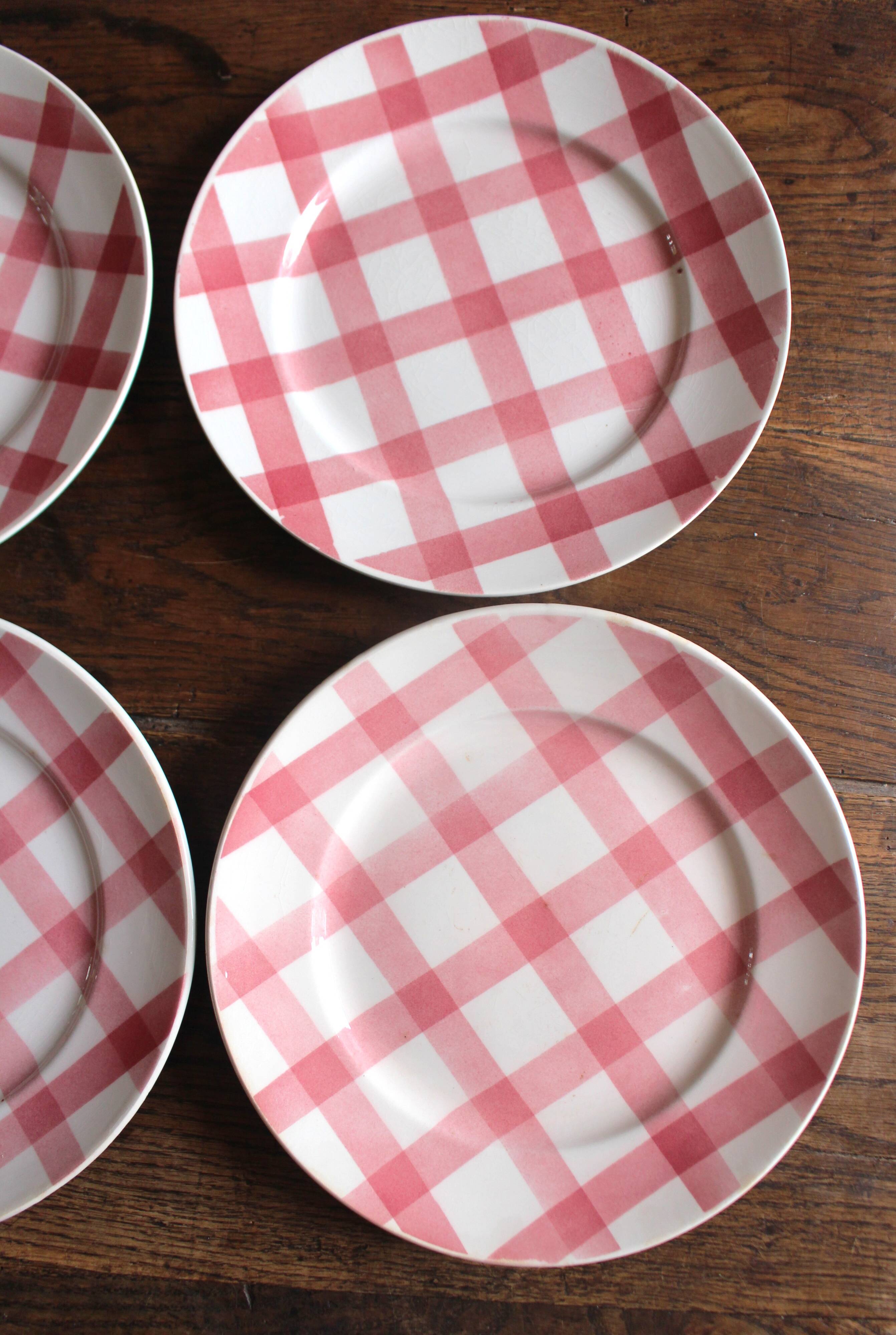 A set of 6 flat plates Nappe Rose Moulin des Loups