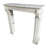 Wooden fireplace surround, original paint from the early 20th century.