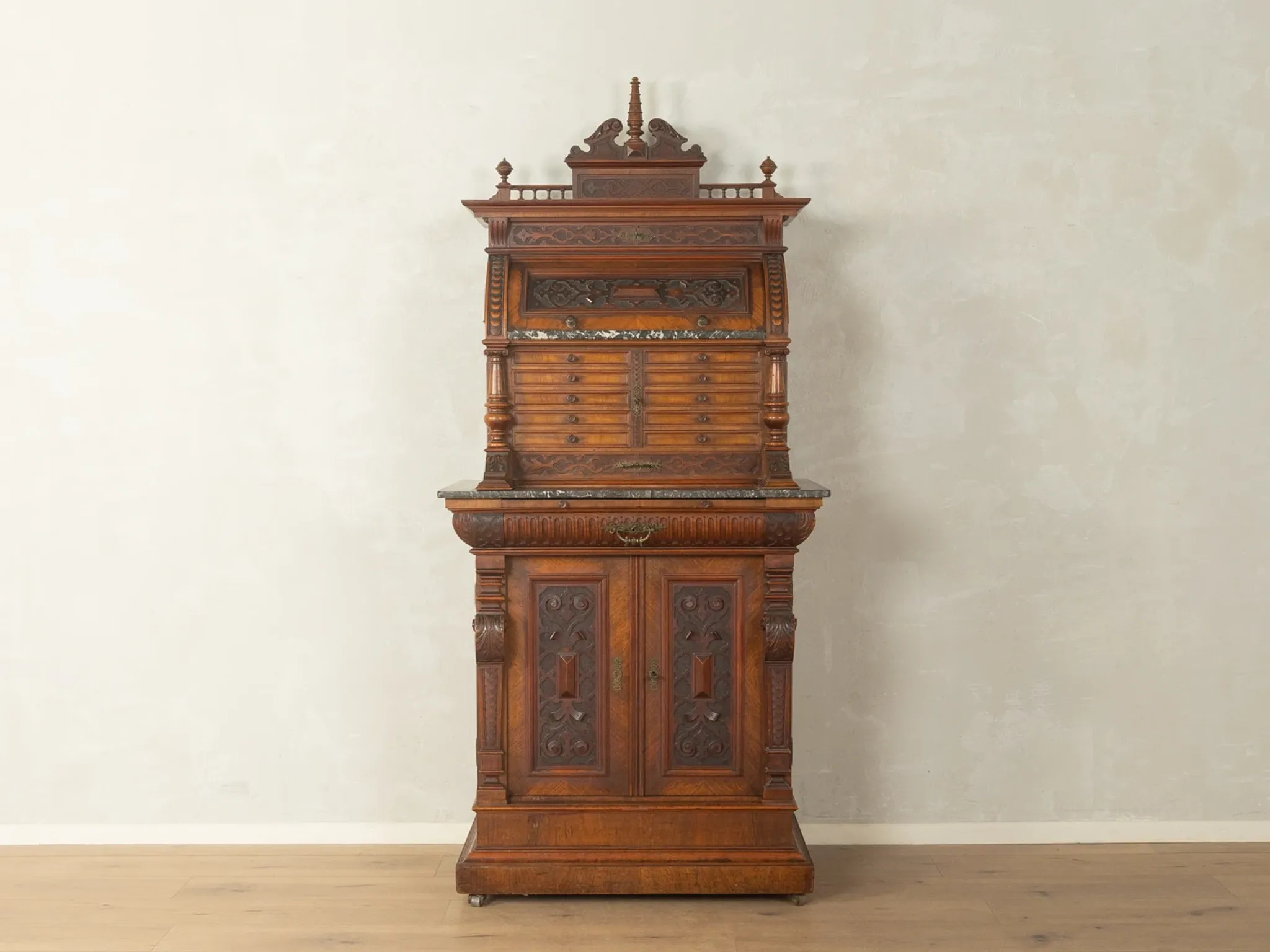 Cabinet de dentiste historique élaboré dans le style néo-renaissance