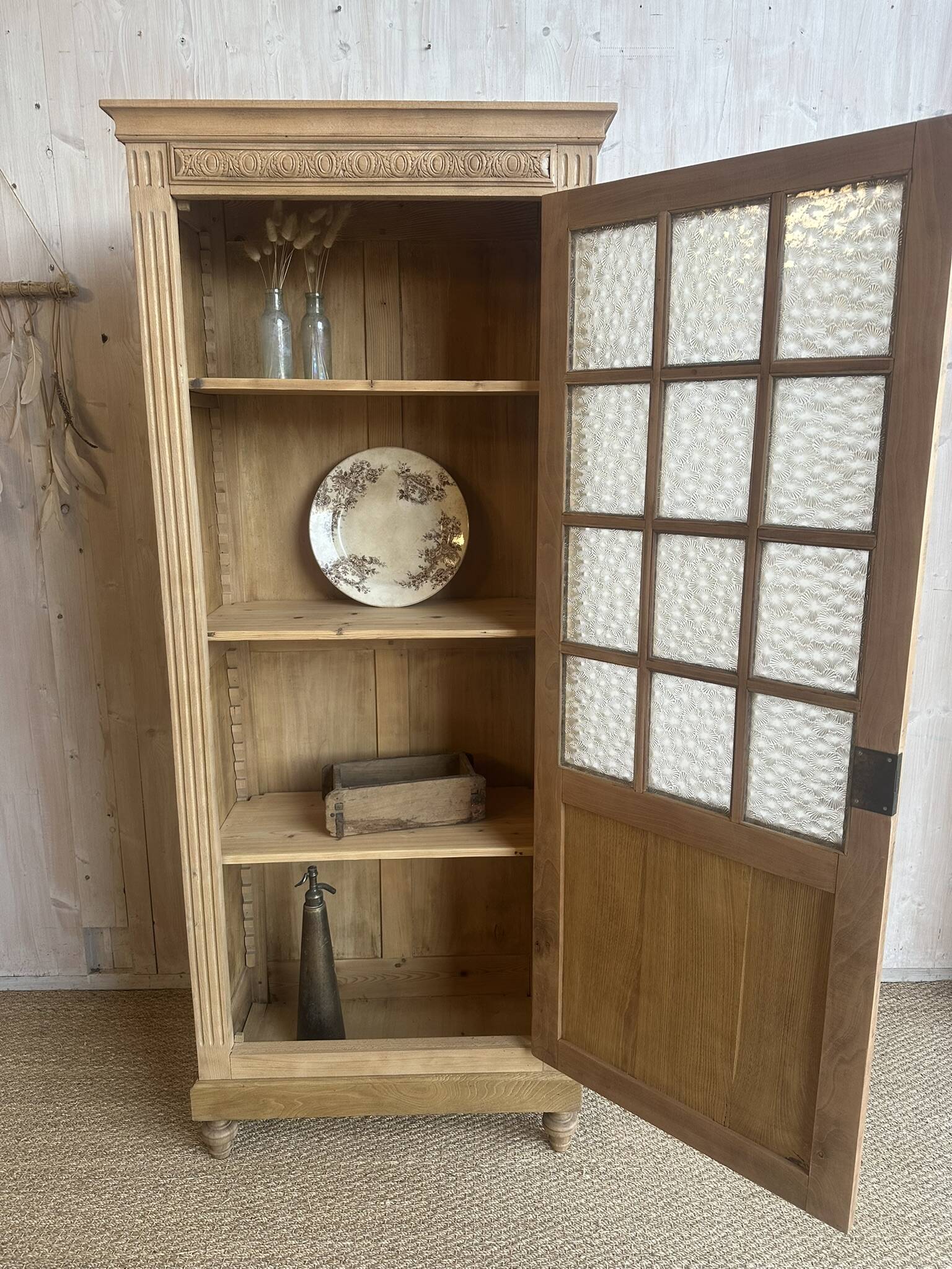 Antique display cabinet in oak and walnut, Louis XVI style.