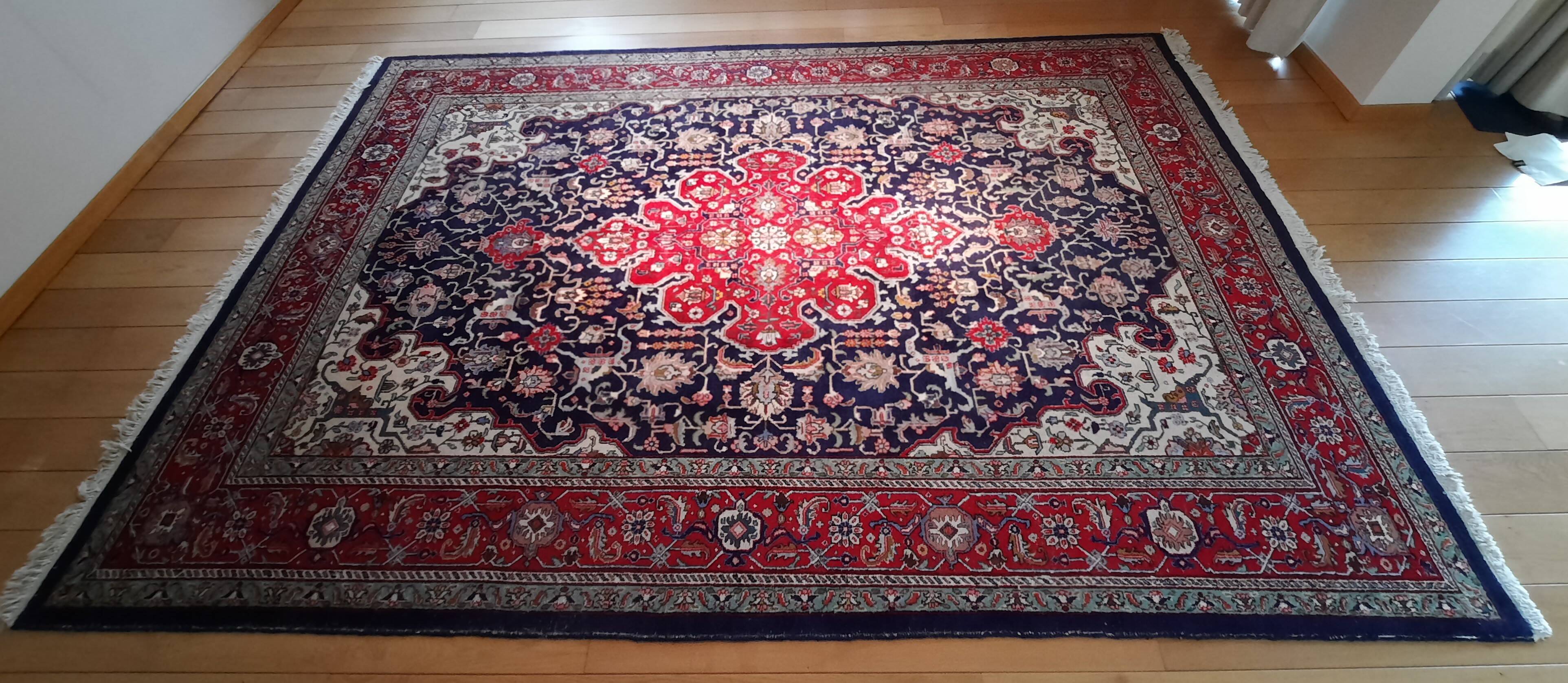 Large vintage Persian wool rug (250 × 350 cm) – warm colours