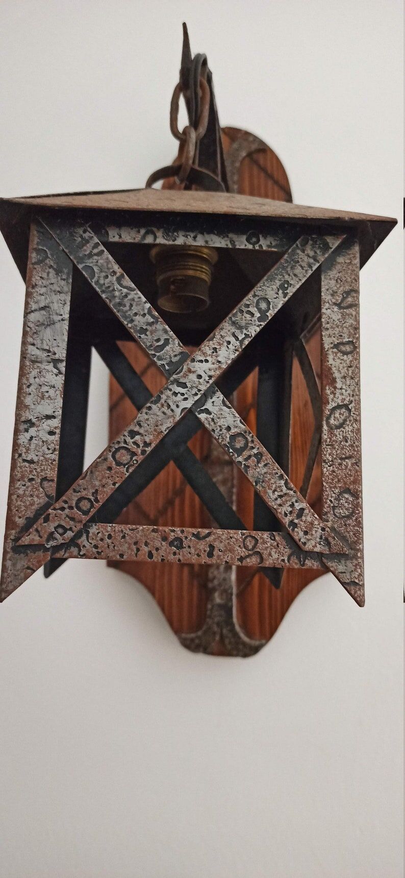 Wall lamp in wrought iron and old wood