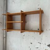 Wall mount pin "regain"