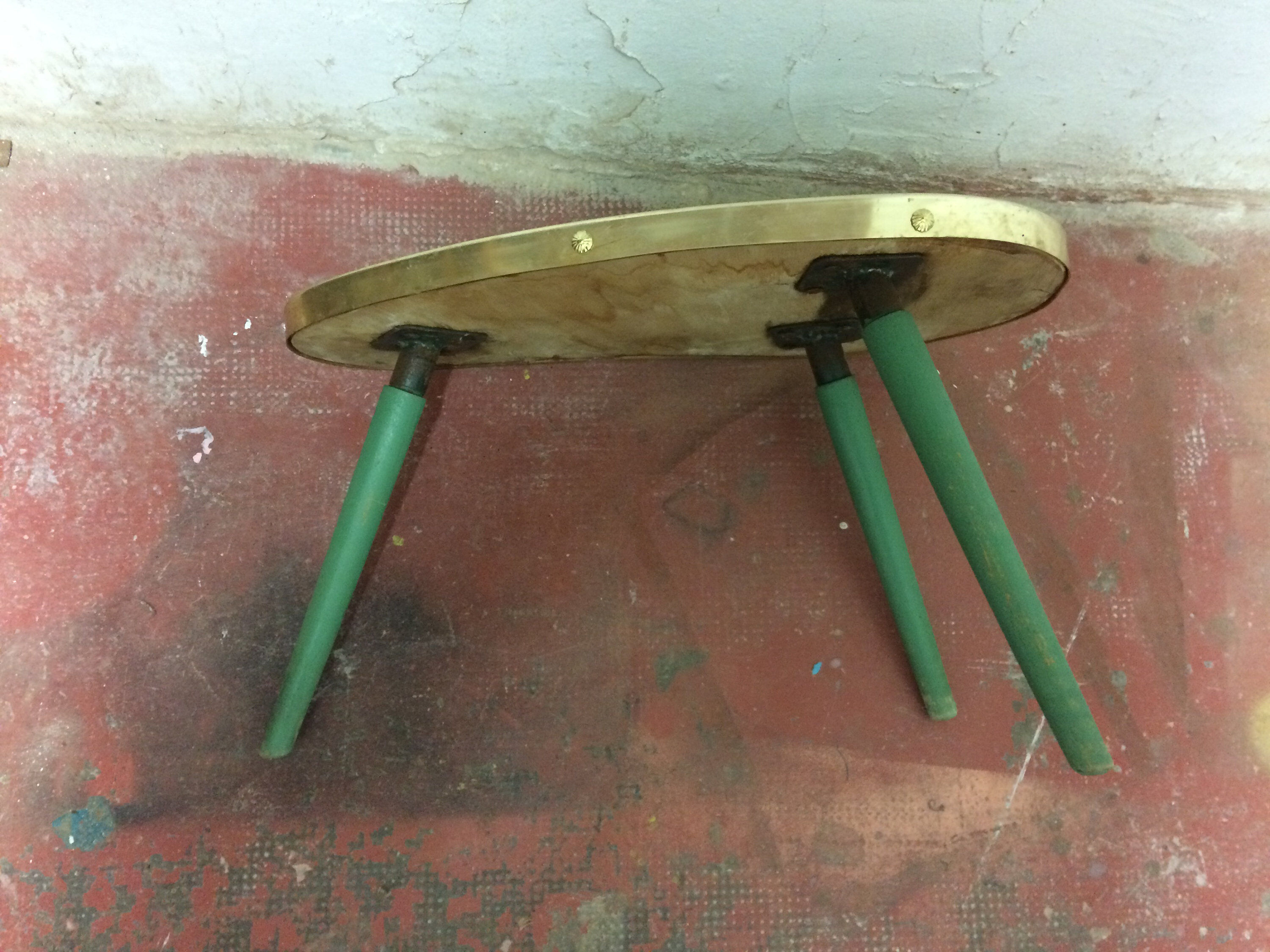 Tripod table shaped bean holder plant - Small side table restored Jungle