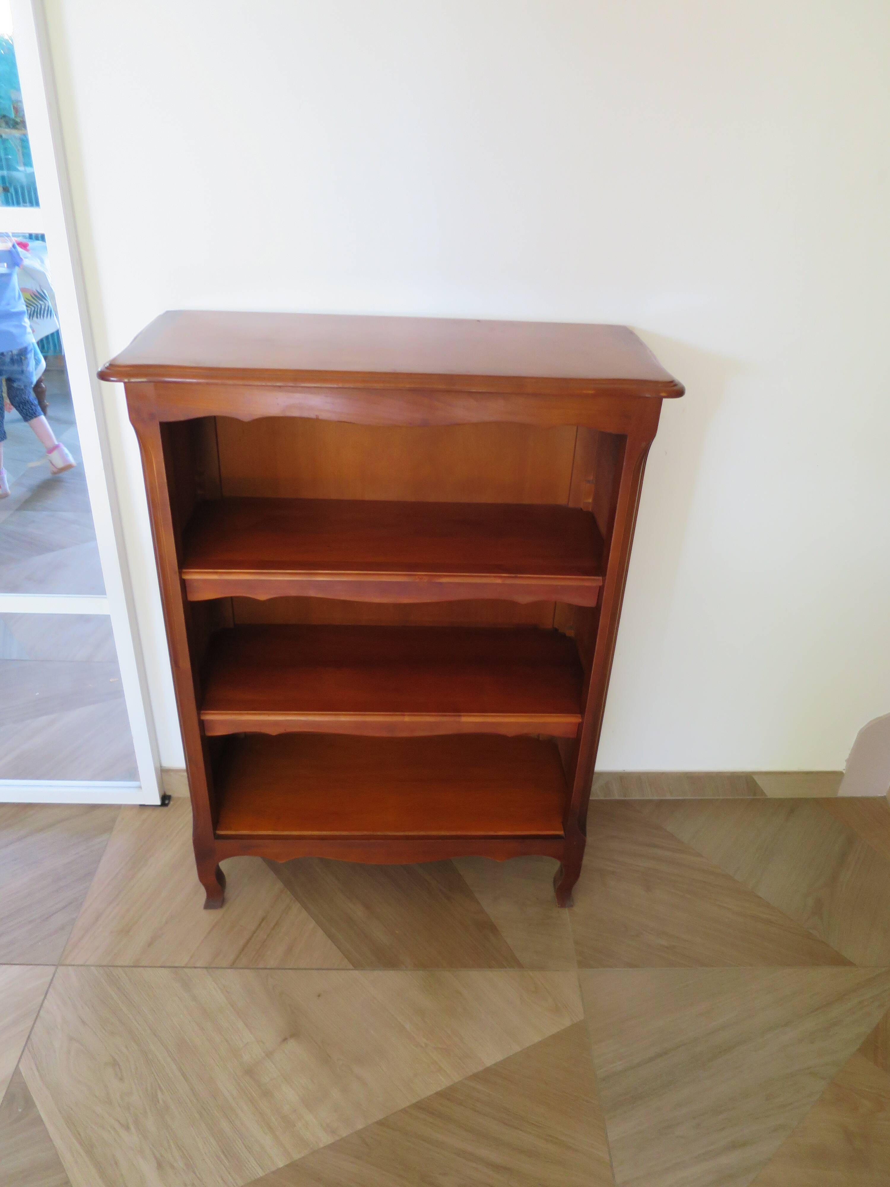 Beau bibus en merisier - 3 niveaux -Tablettes ajustables -Style Louis XV