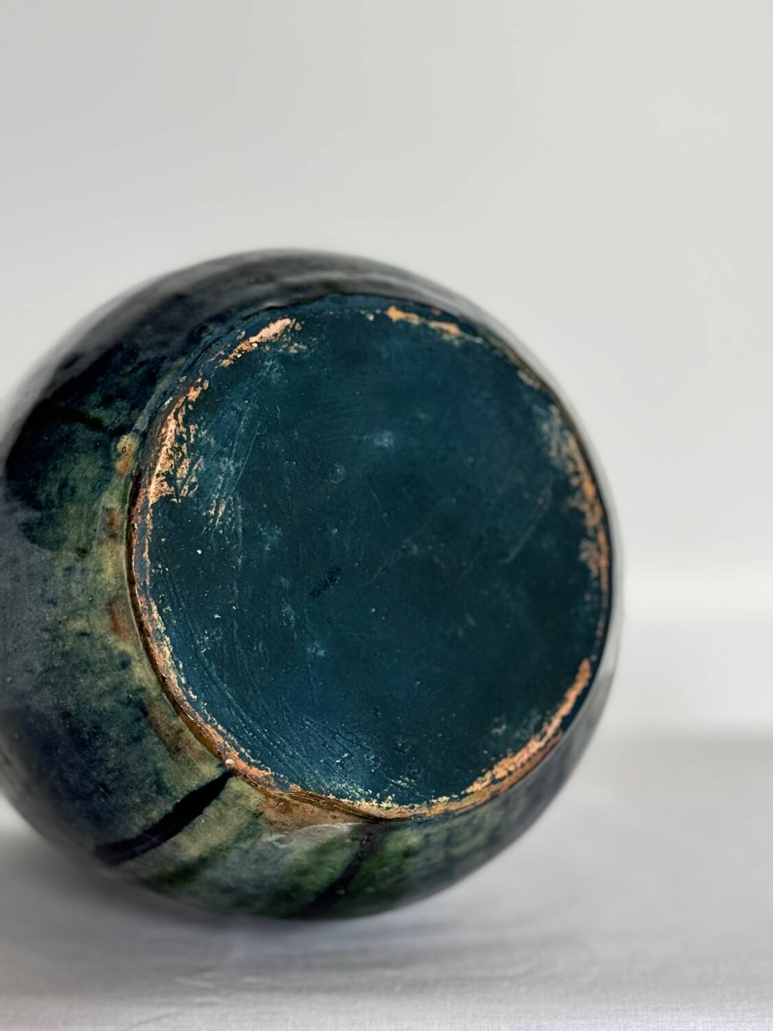 Handmade vase in mixed earth