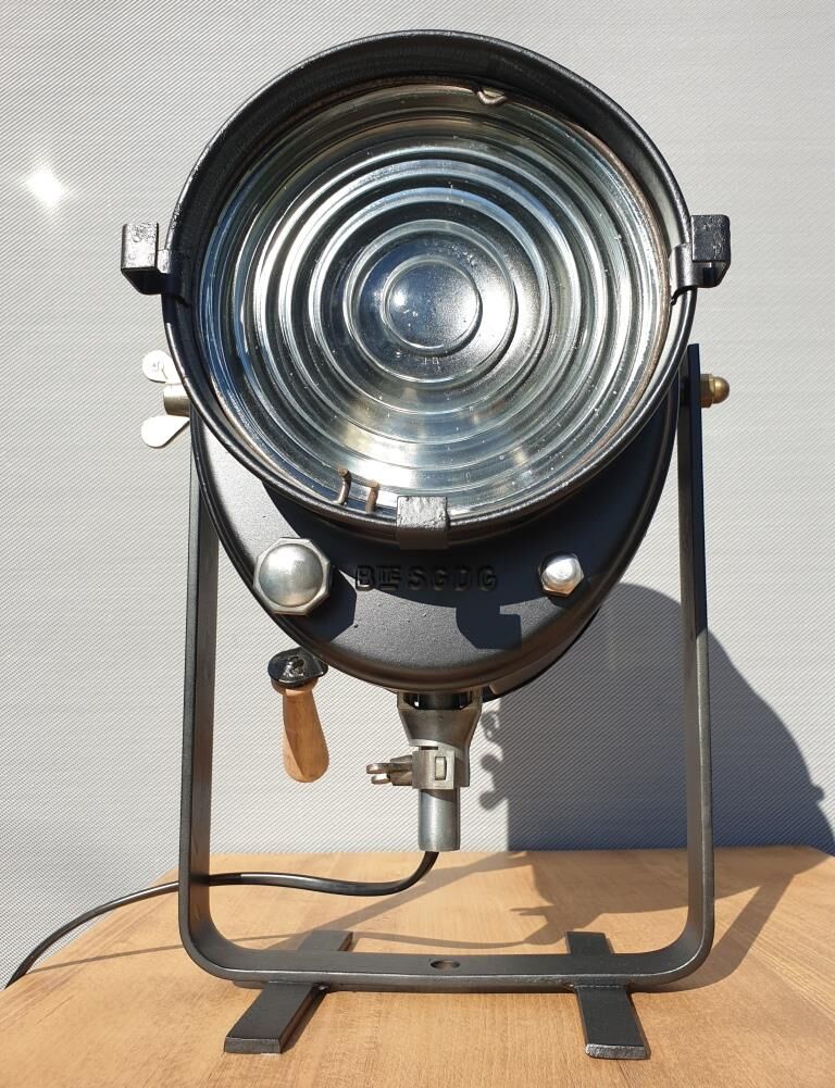 Black Cremer projector with wooden handle and pursuit