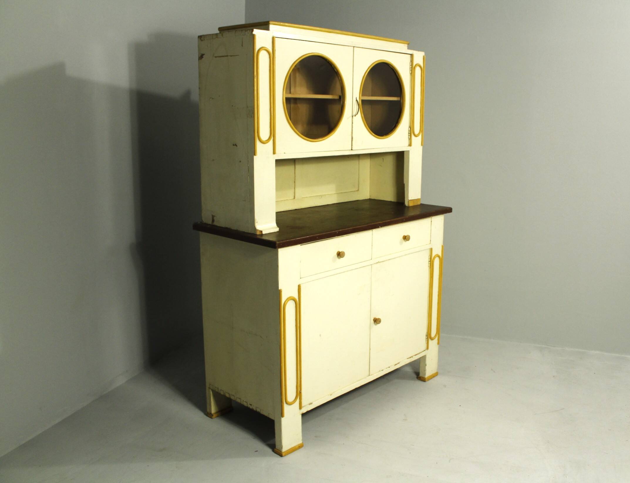 Armoire de cuisine rondocubiste, République tchèque, années 1920