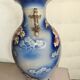 Vase en faïence avec décor de fleurs