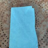 Lot duo, compose de deux grandes serviettes en coton et lin teintées bleue et verte anis, brodées,
