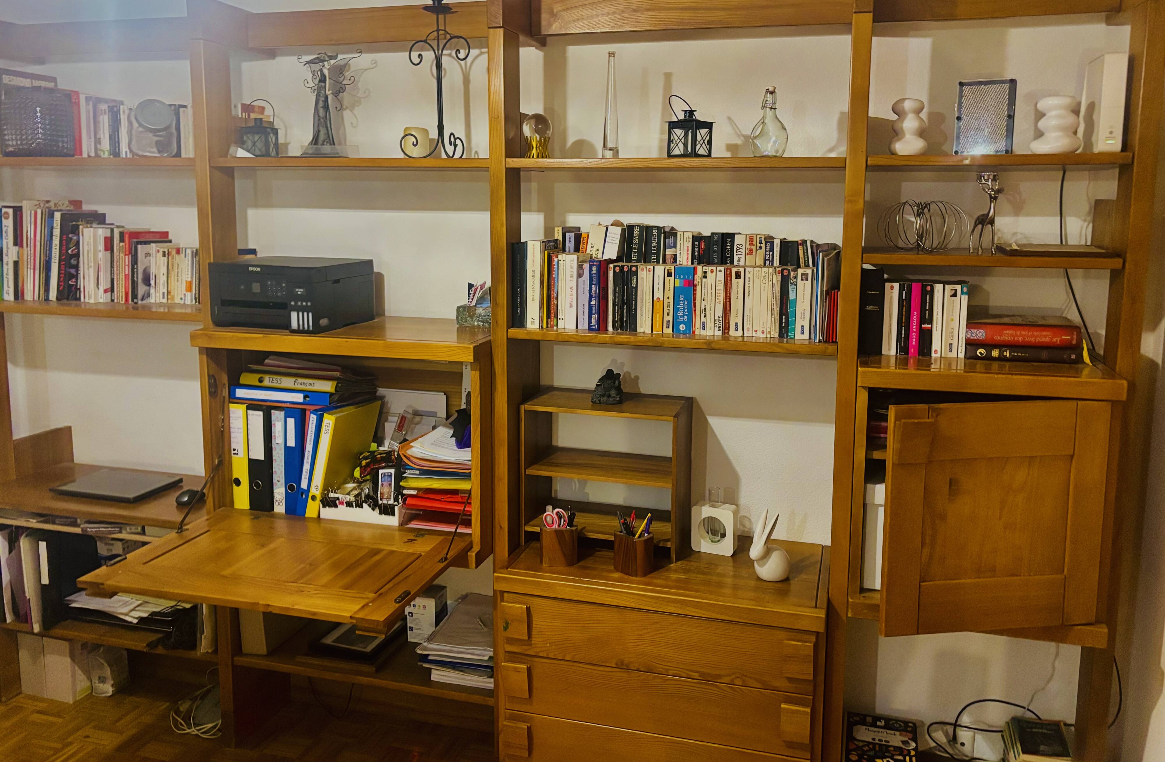 Bocage library stamped with the Regain house logo