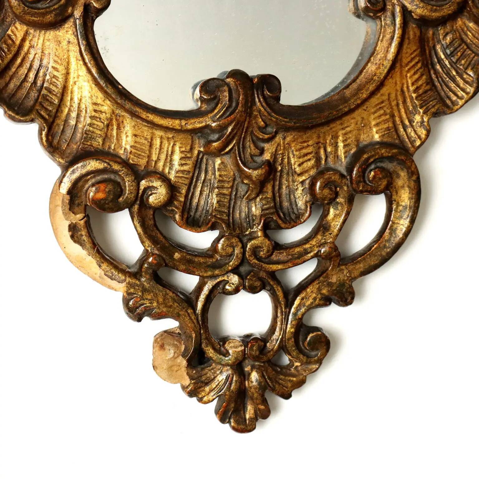Miroir style rococo, décor tilleul doré, XXe siècle