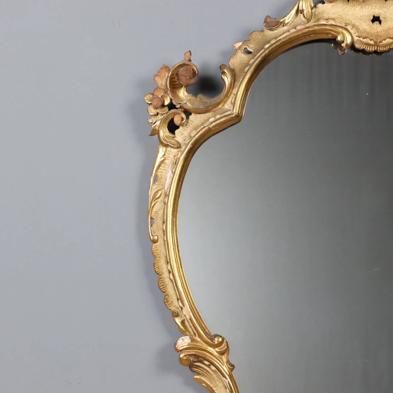 Antique baroque-style mirror in carved wood, Italy, 19th century.