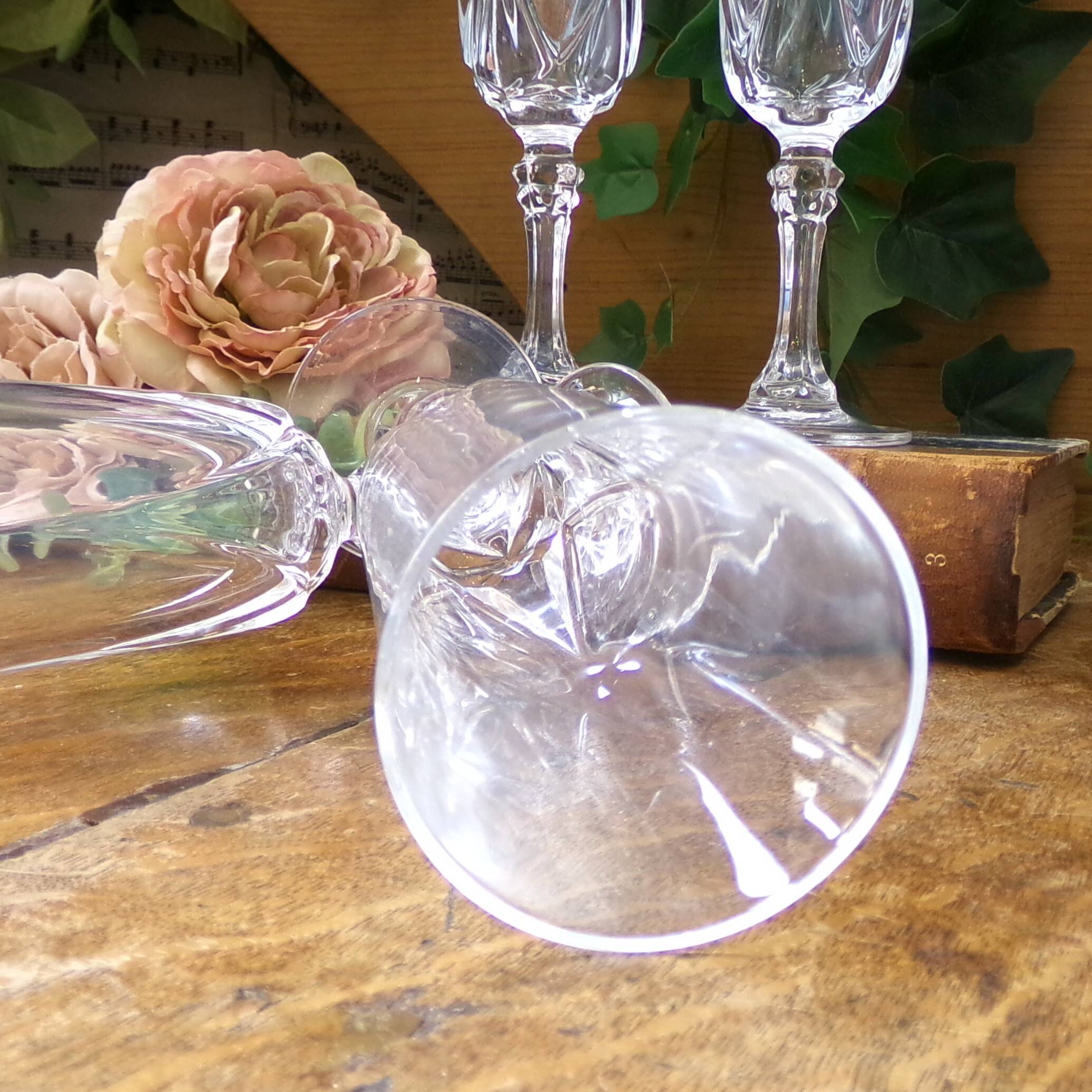 Champagne flutes Cristal d'Arques, "Louvre" pattern