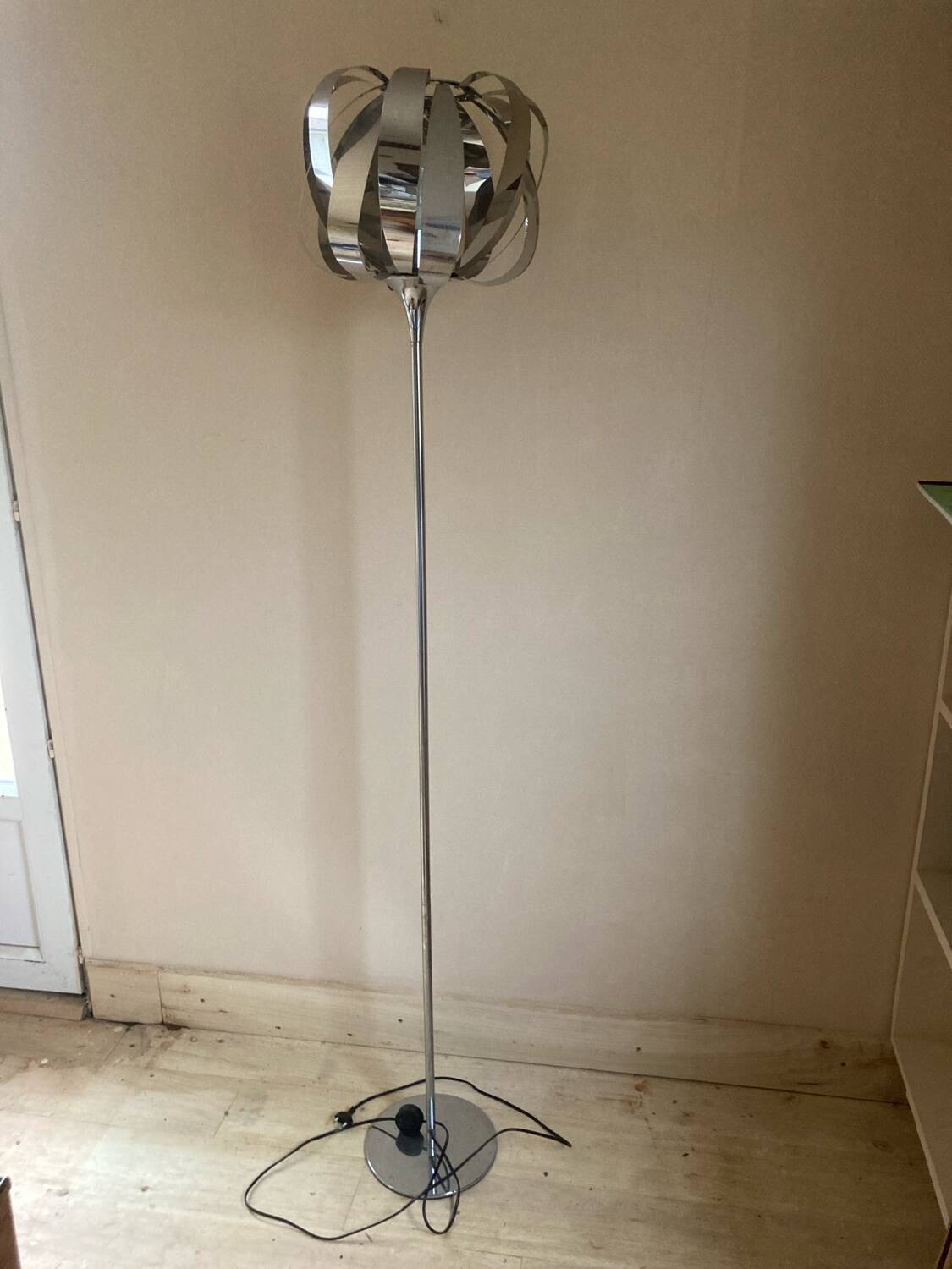 Floor lamp