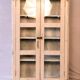 Vitrine en teck birman patine blanche-verte