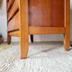 Commode vintage Mid-Century en chêne clair et tiroirs biseautés (1960)