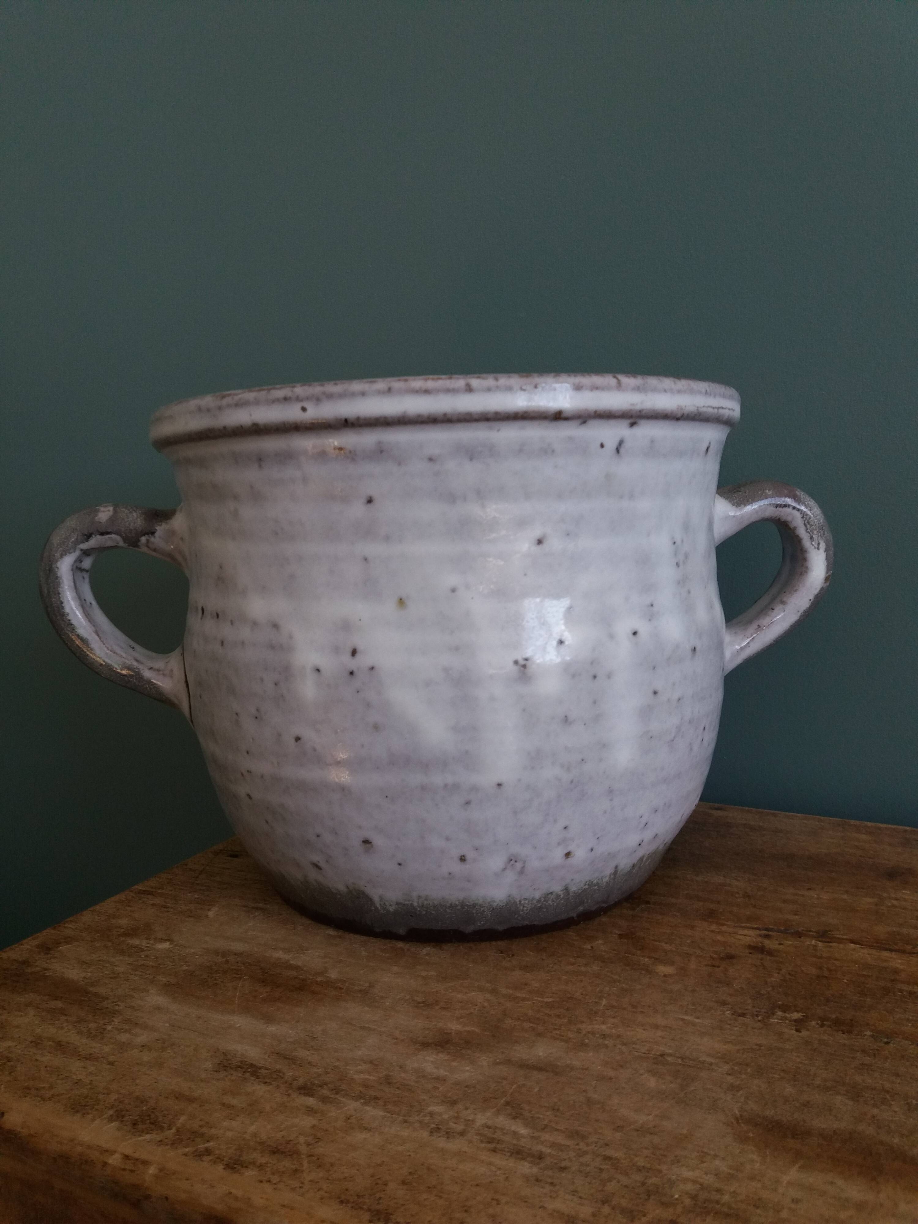 Cache pot The pottery of the Black Valley