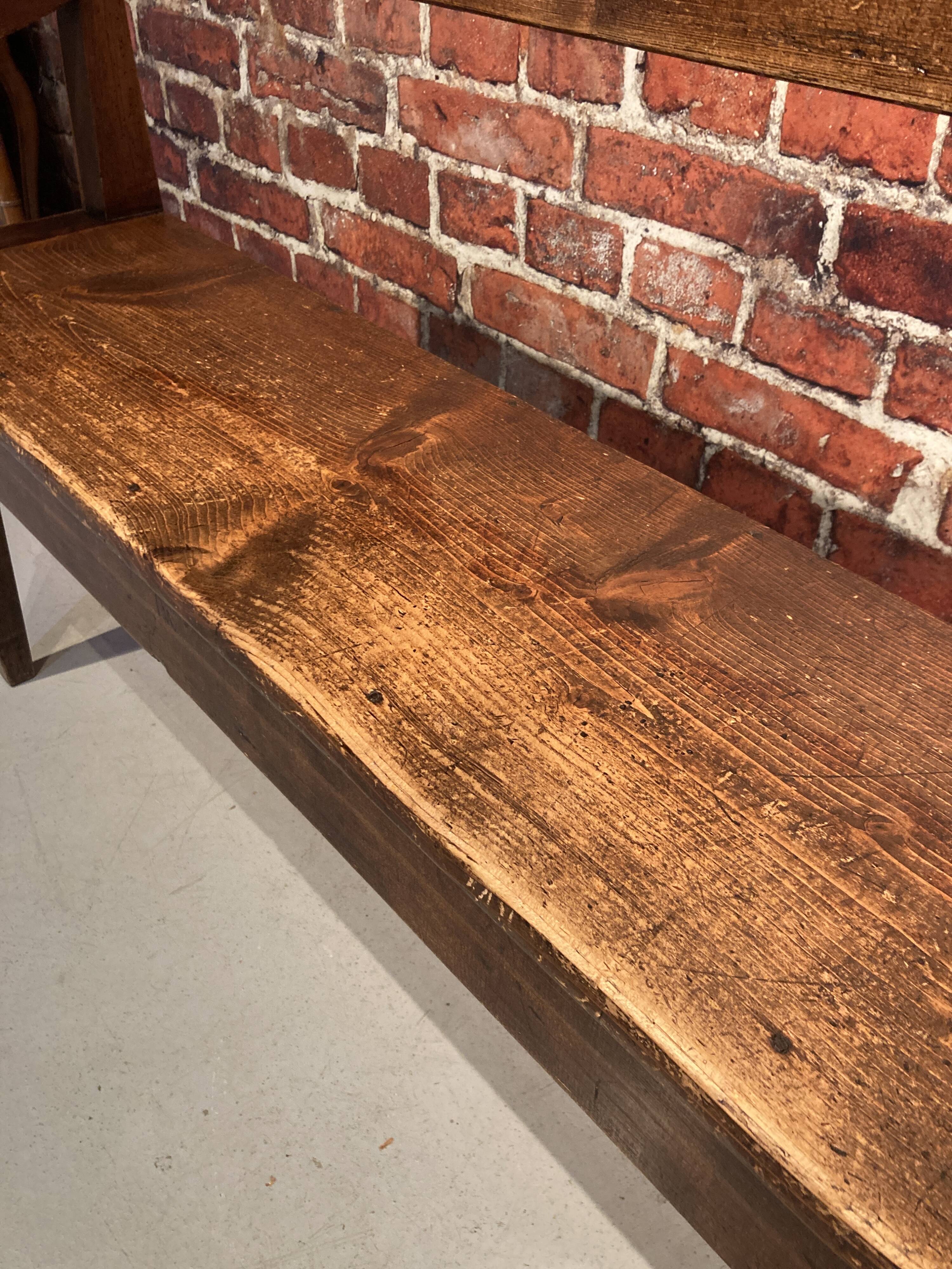 Banc d'église en bois