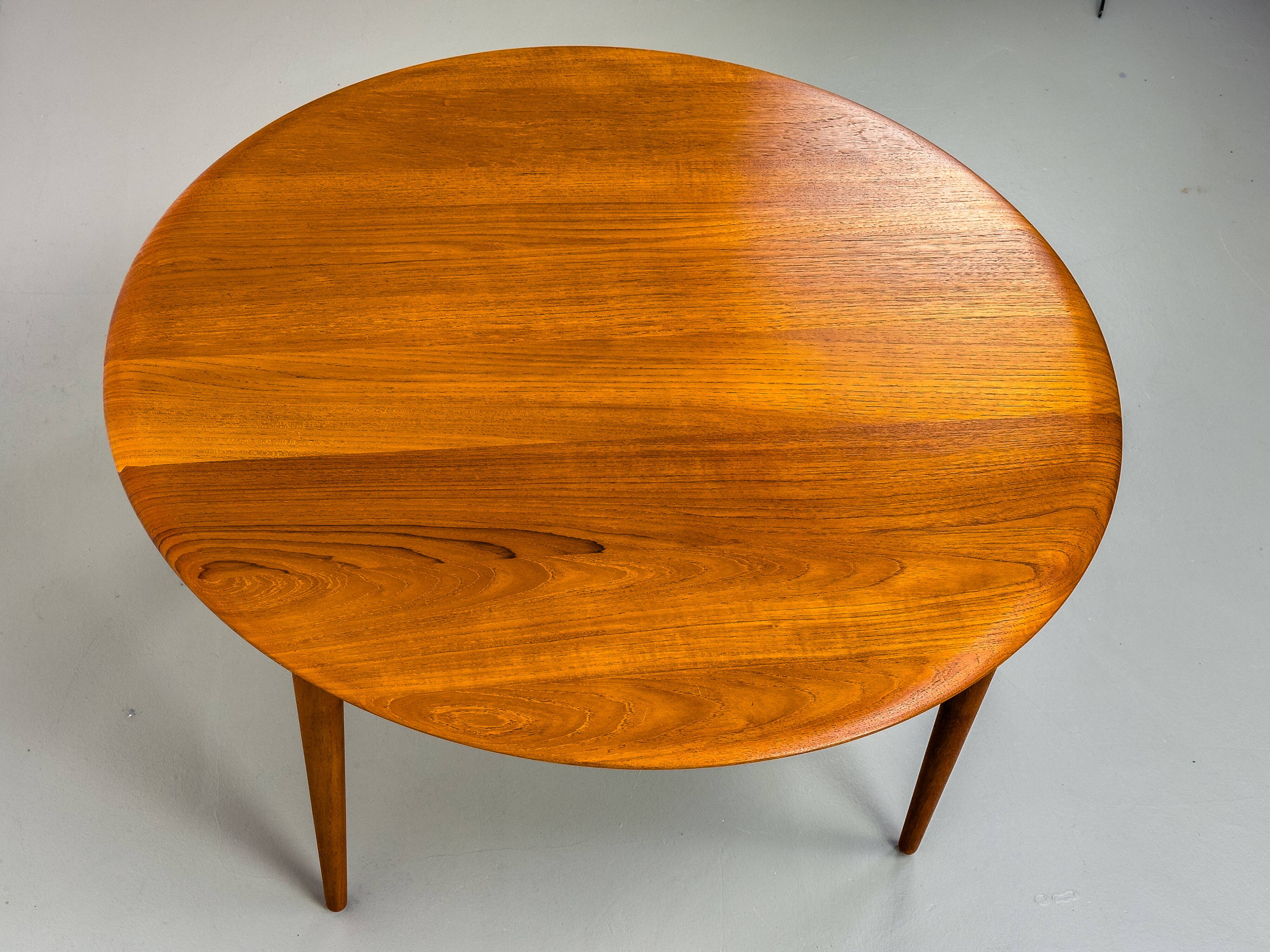 Table Basse Minerva par Peter Hvidt et Orla Mølgaard-Nielsen pour France and Son, années 1960