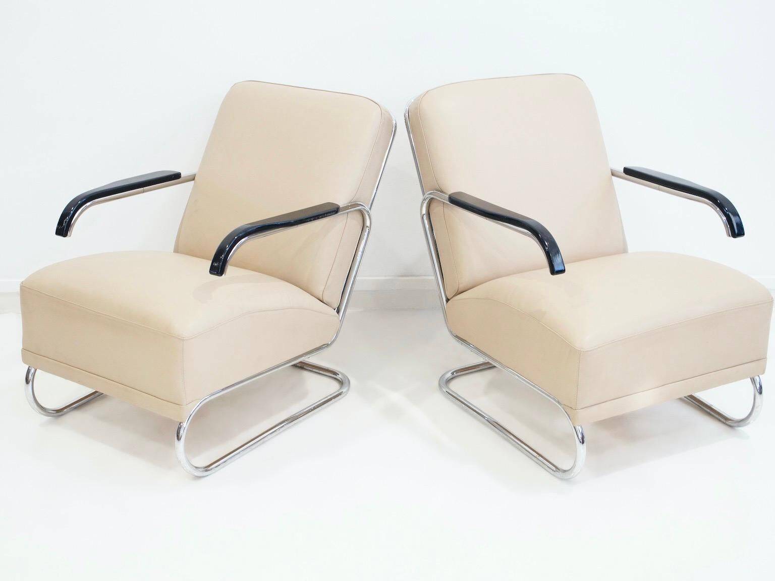 Pair of beige leather and tubular steel armchairs.