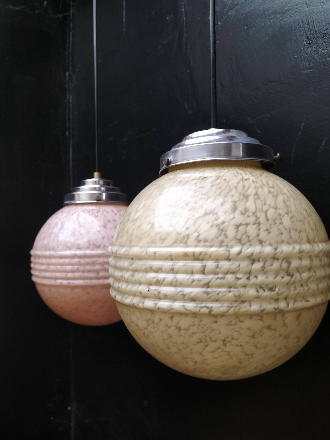 2 glass suspensions from Clichy