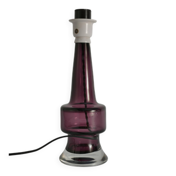 Lampe de table en verre cristal violet de style mid-century moderne par Kosta des années 1960.