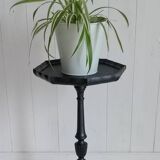 Pedestal table