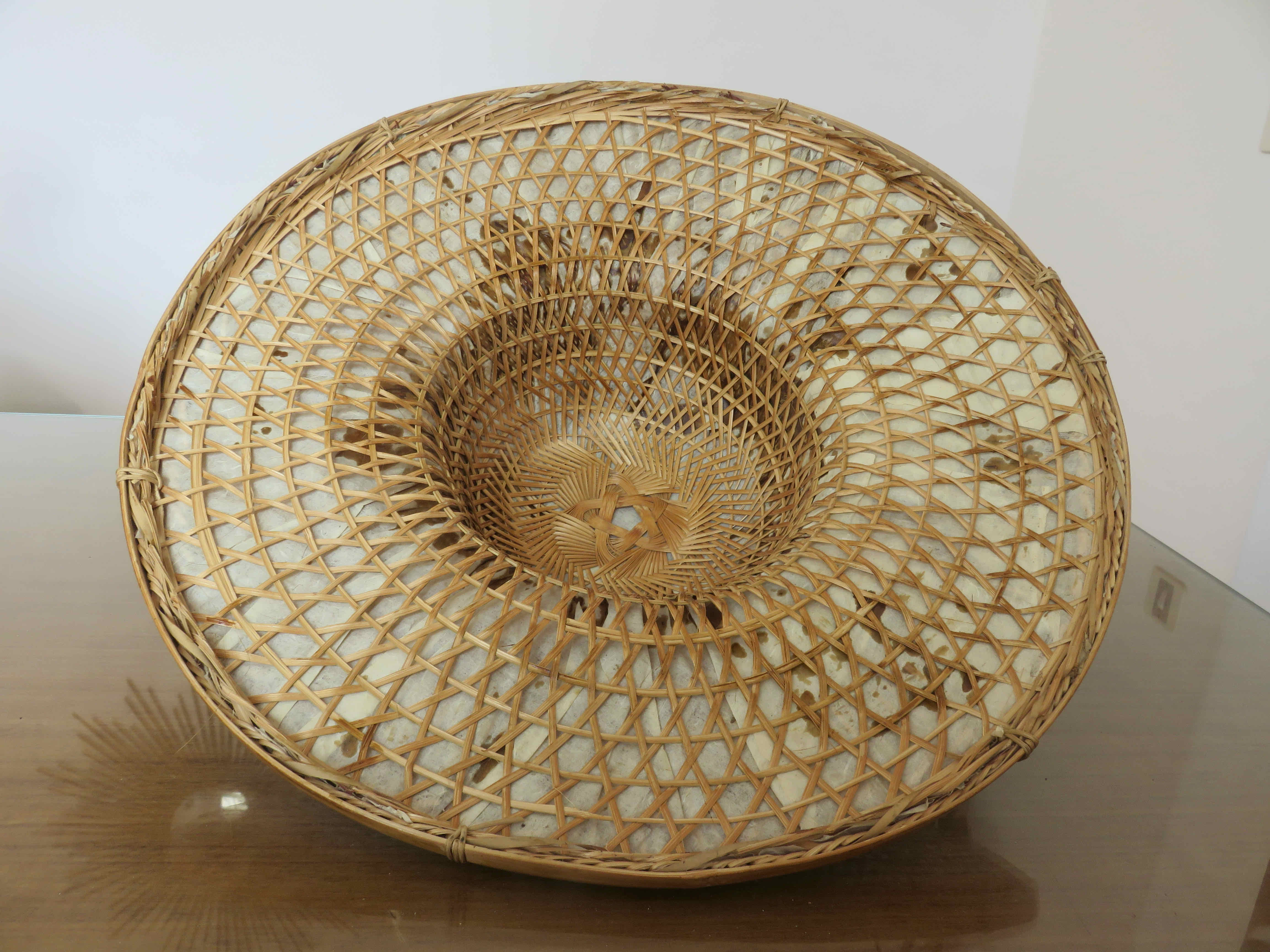Asian hat in braided wicker and bamboo 70s