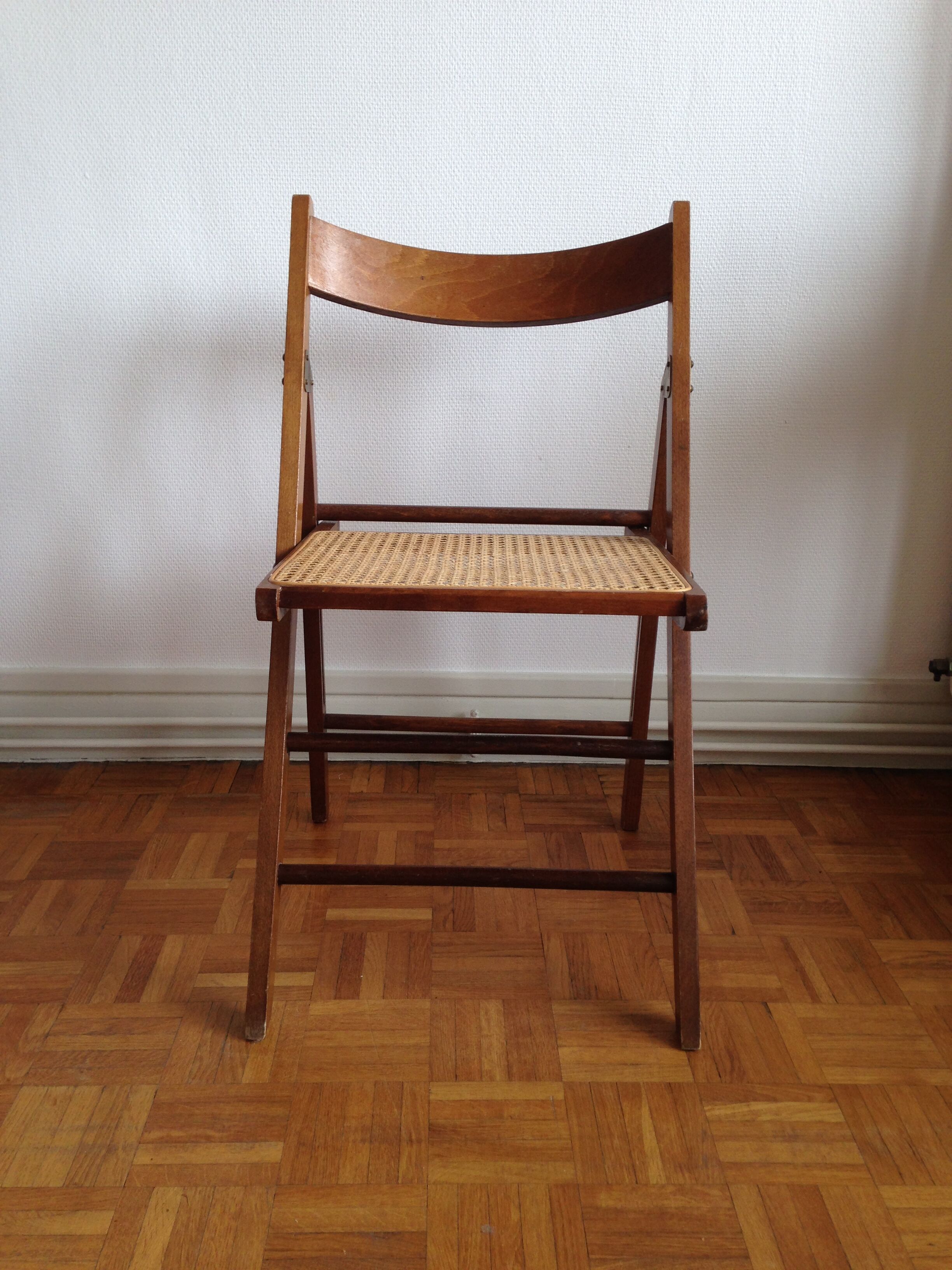 Chaise pliante cannée