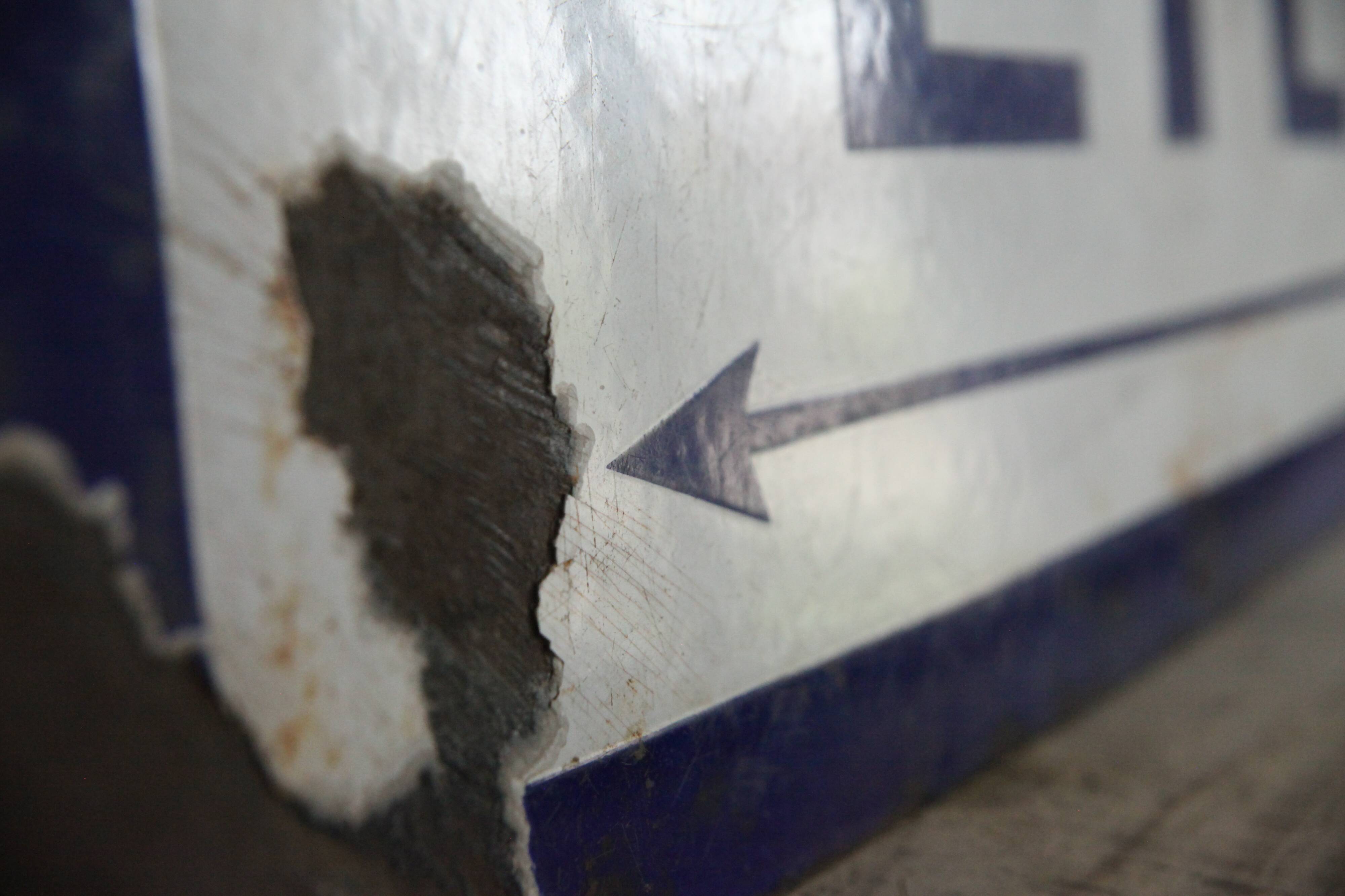 Enamelled plaque of the Paris metro towards Lilas