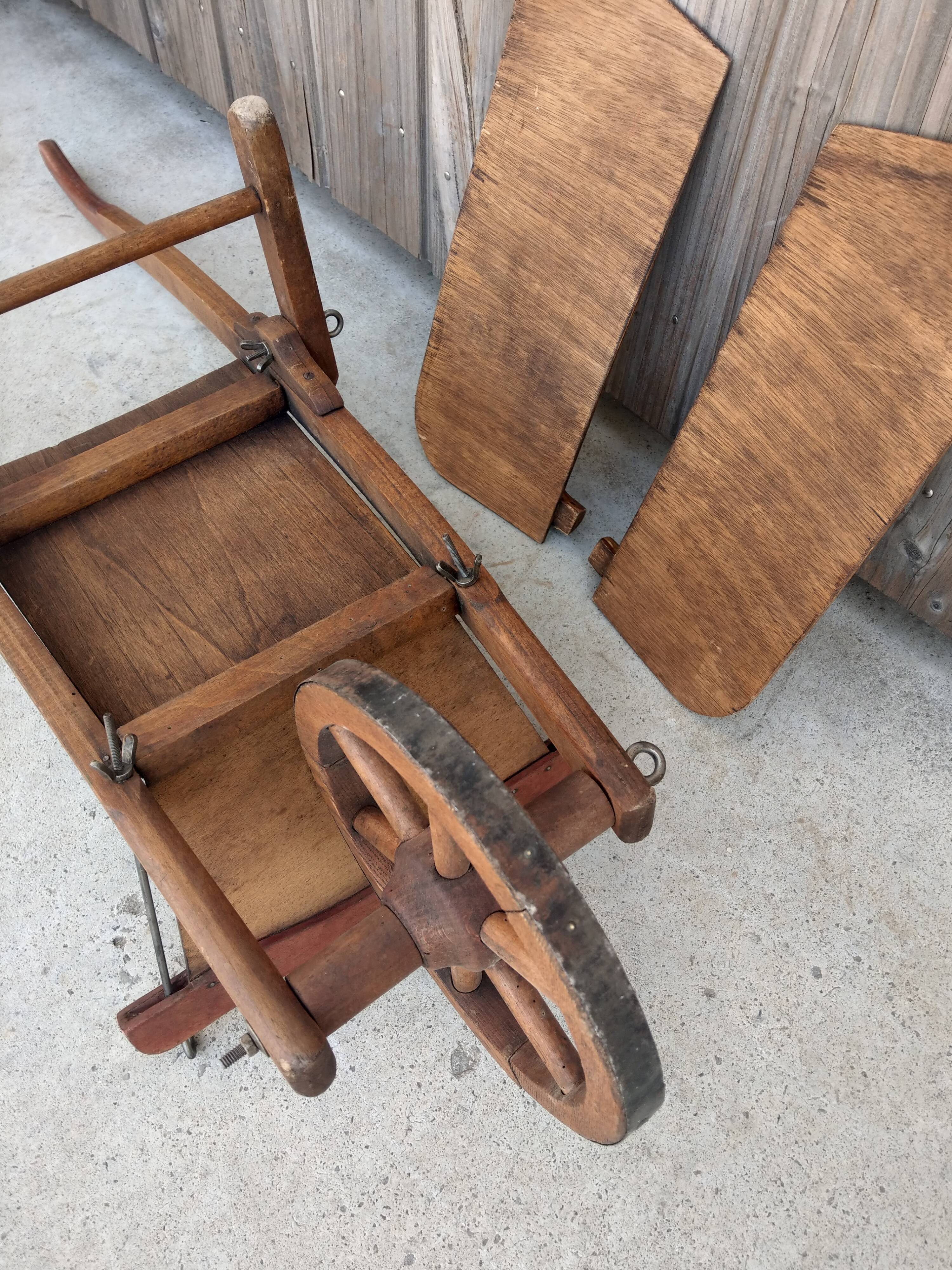 Former child wheelbarrow