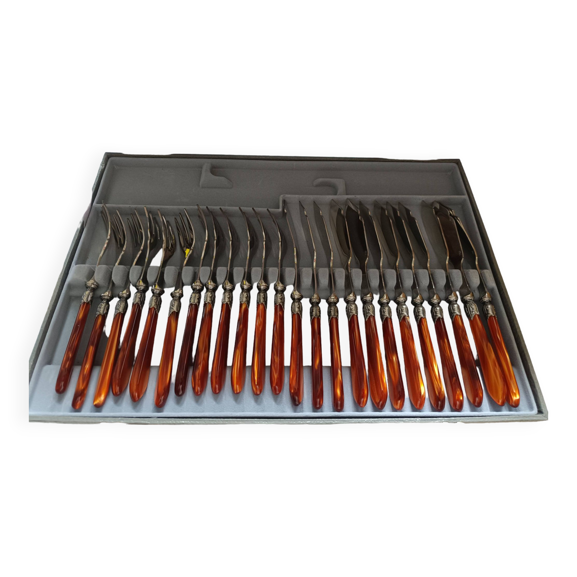 Cutlery Chabanna. Stainless steel and iridescent handle; 24 dessert place settings.